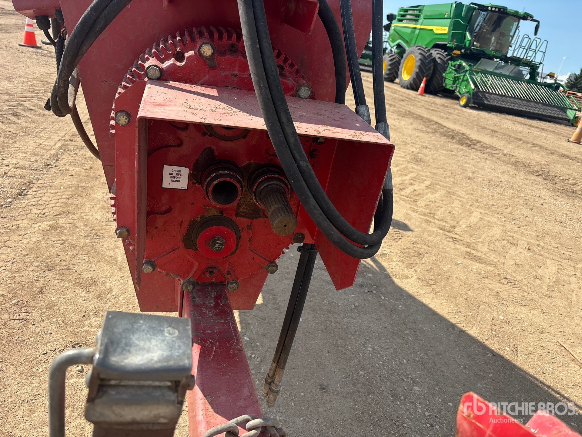 2006 Farm King Y16104