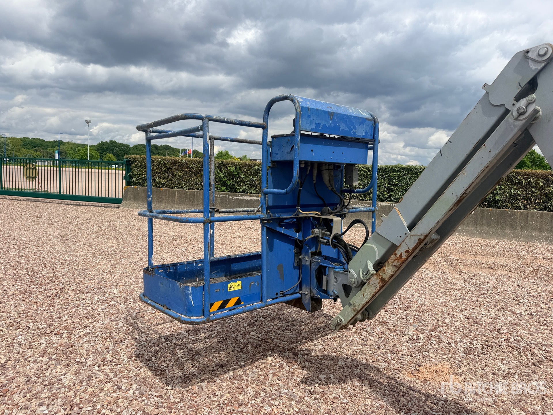 2011 Genie Z-45/25