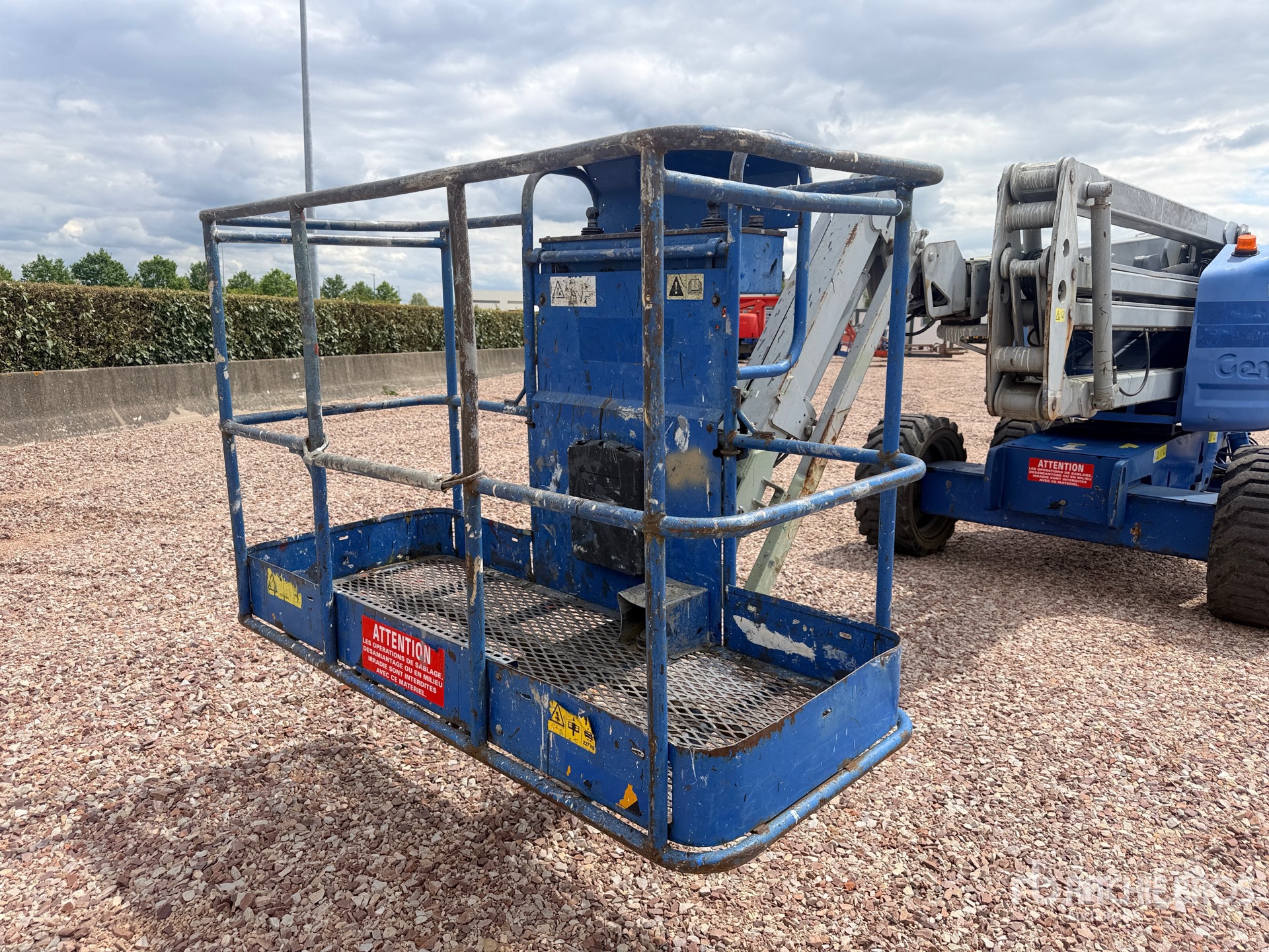 2011 Genie Z-45/25