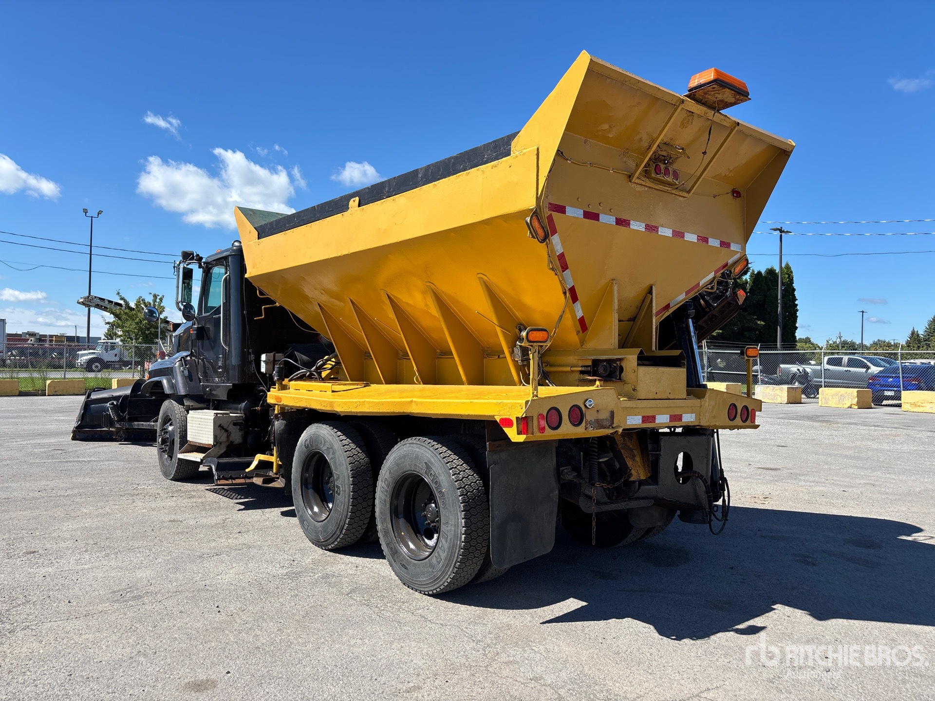 2005 International 5600I