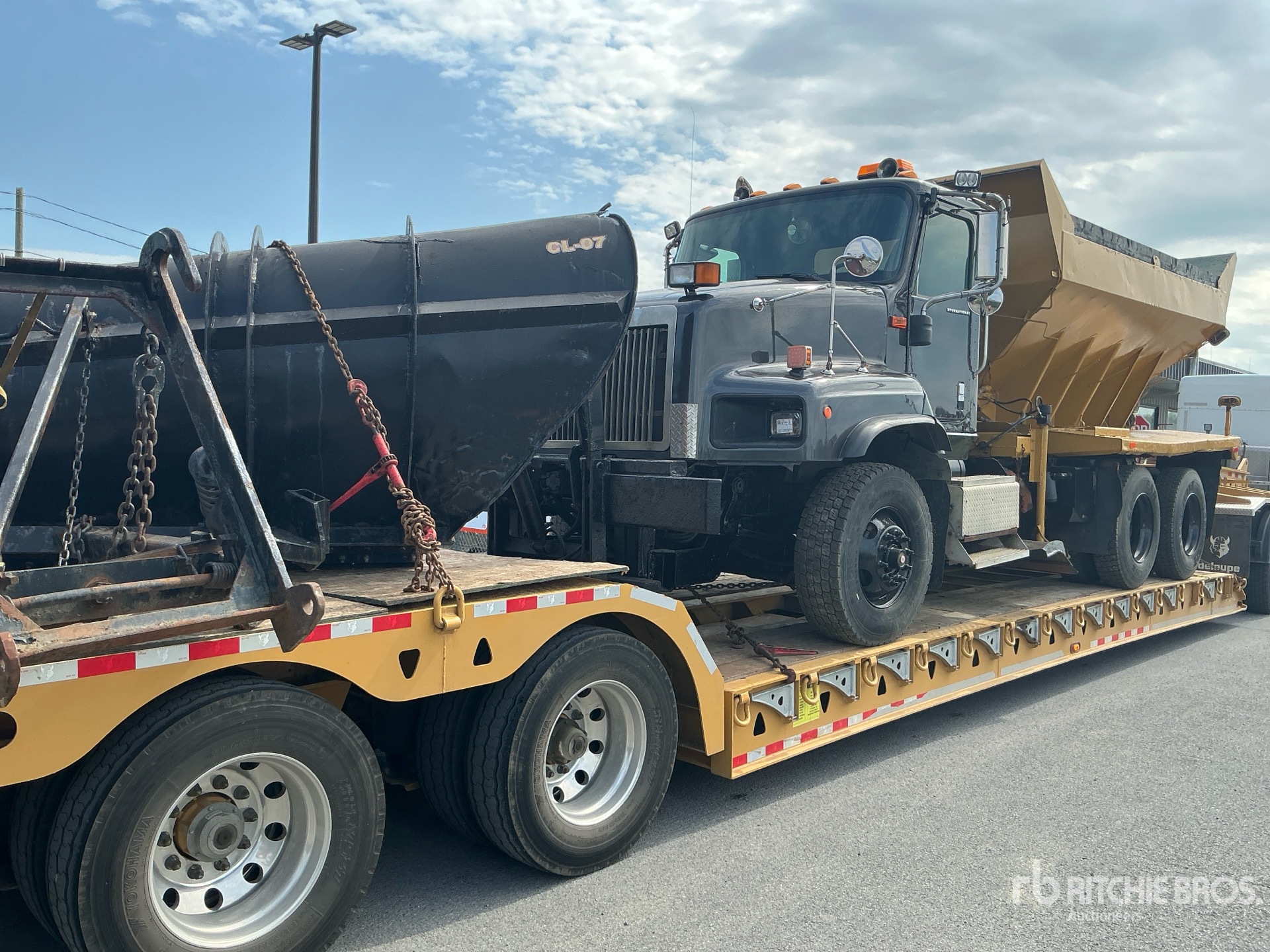 Photo of 2005 International 5600I