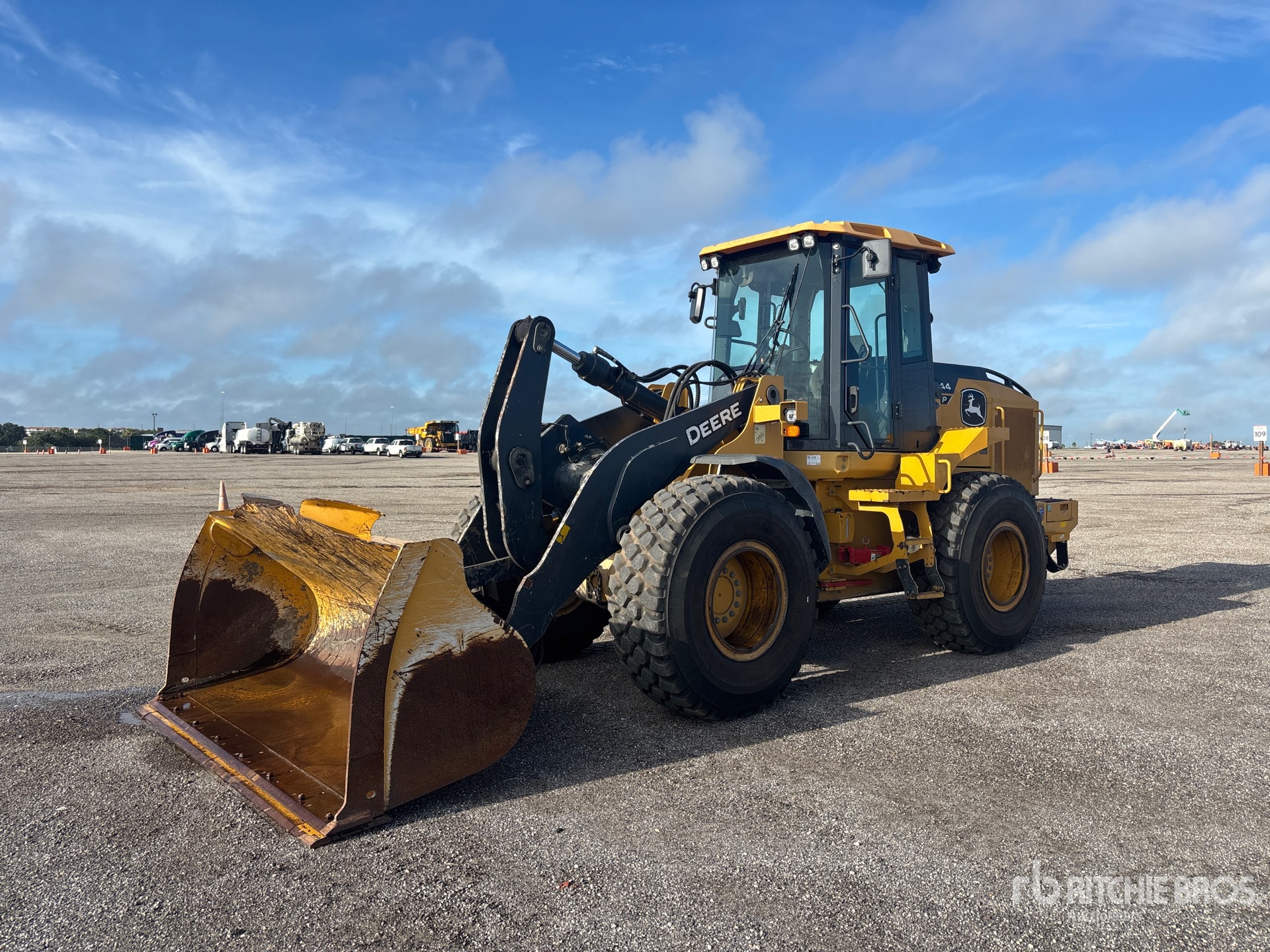 Photo of 2021 John Deere 544 P-TIER