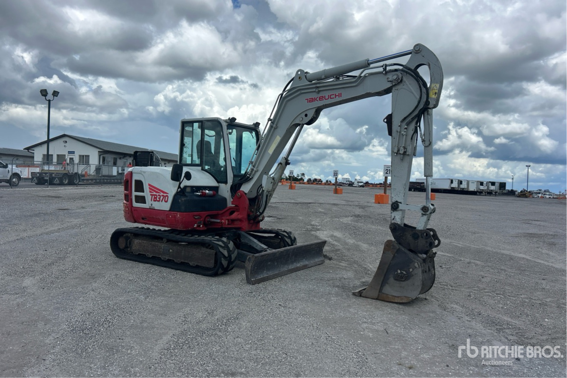 2021 Takeuchi TB370CR
