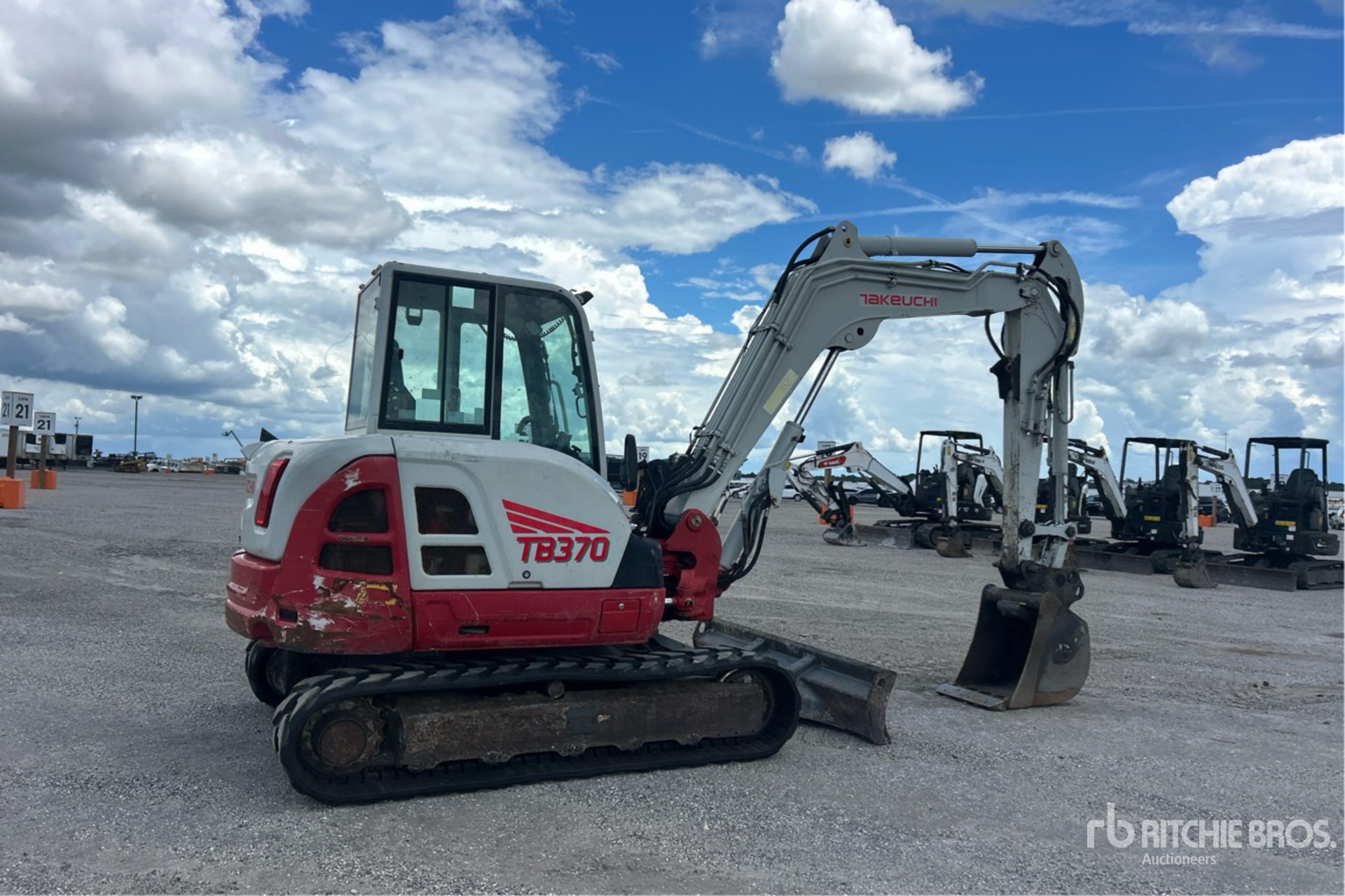 2021 Takeuchi TB370CR
