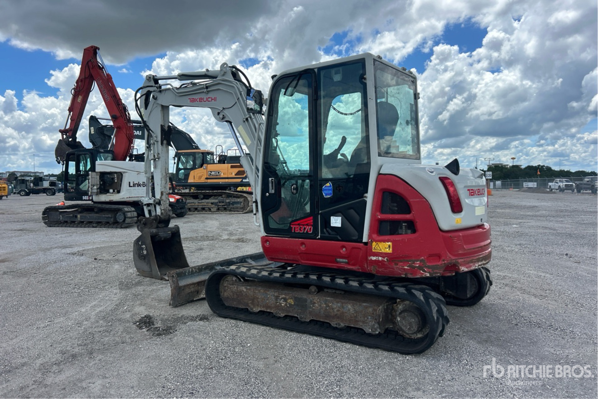 2021 Takeuchi TB370CR
