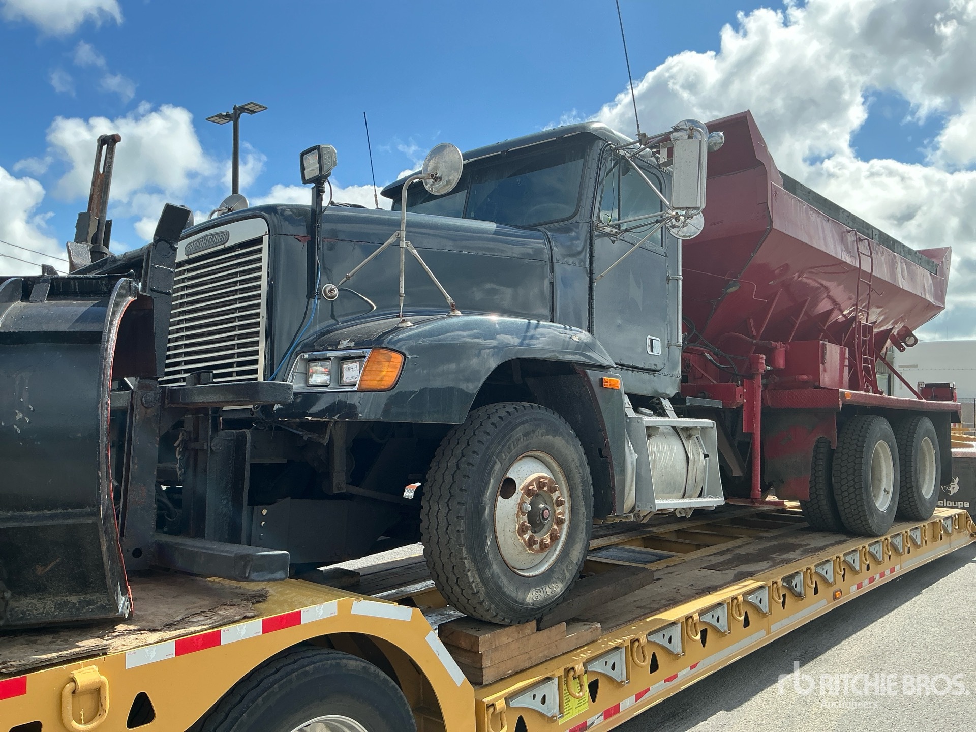 Photo of 1990 Freightliner FLD120