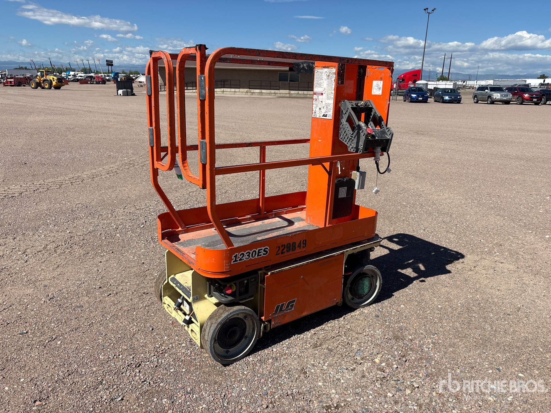 Photo of 2019 JLG 1230ES