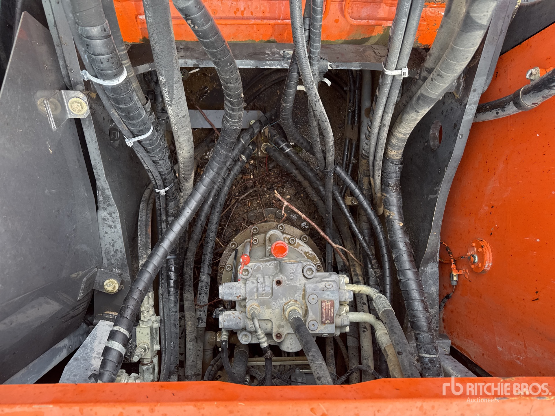 2015 Hitachi ZX210LC-5B