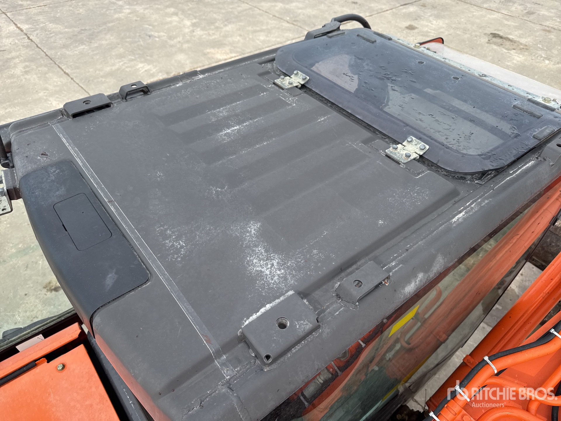 2015 Hitachi ZX210LC-5B