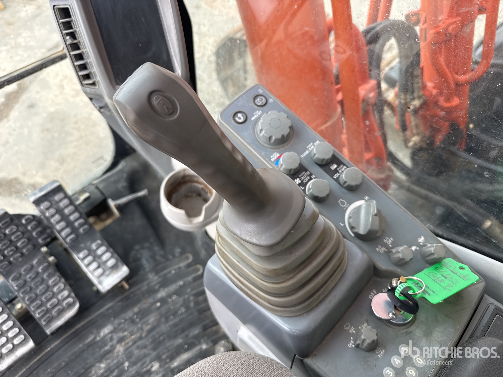 2015 Hitachi ZX210LC-5B