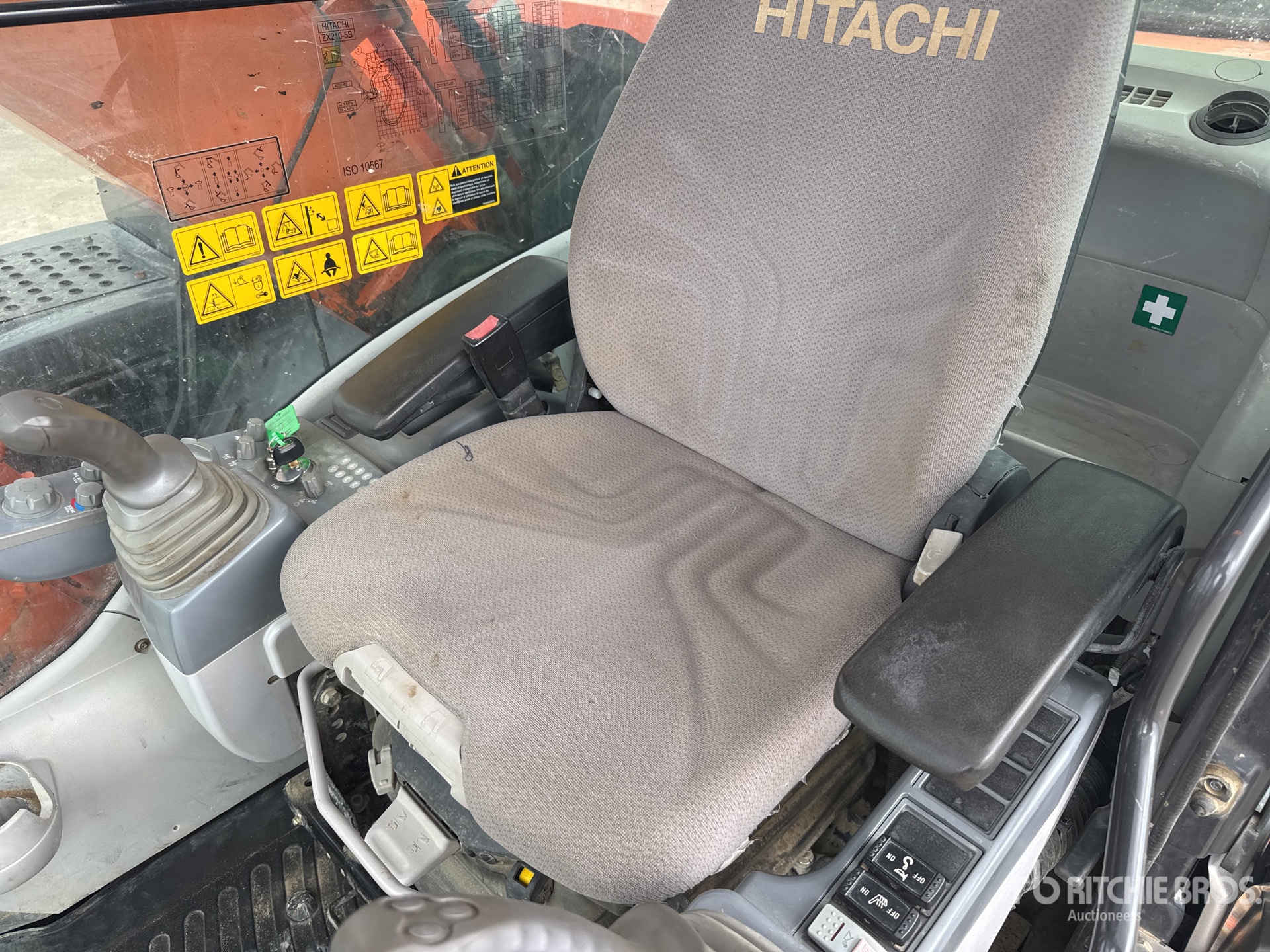 2015 Hitachi ZX210LC-5B