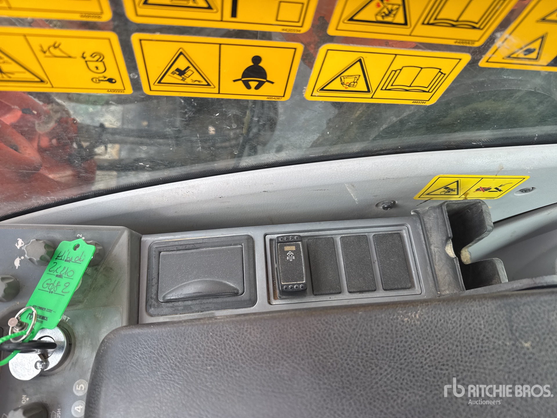 2015 Hitachi ZX210LC-5B