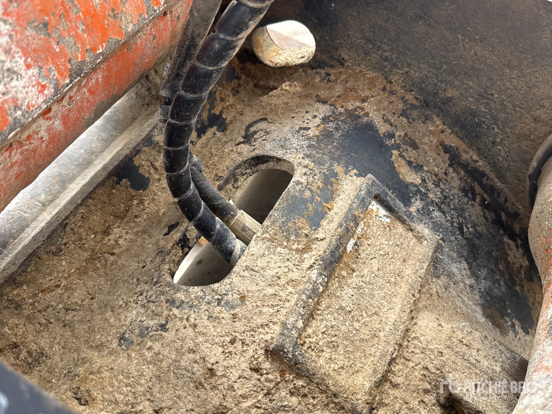 2015 Hitachi ZX210LC-5B