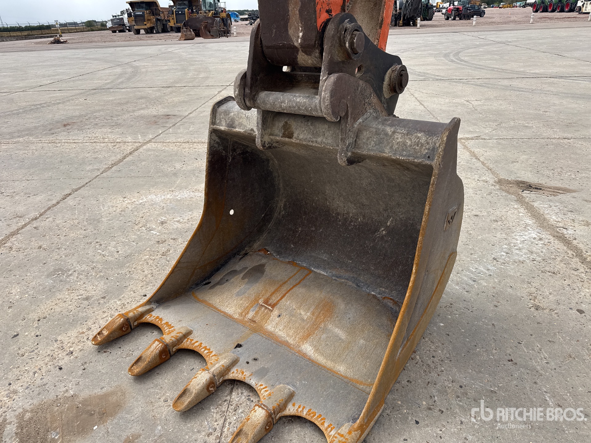 2015 Hitachi ZX210LC-5B