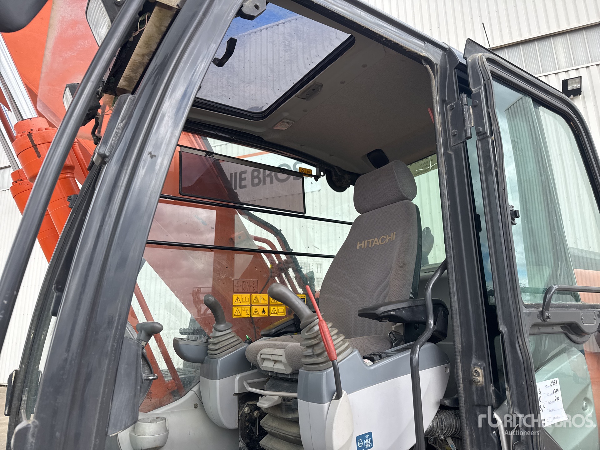 2015 Hitachi ZX210LC-5B