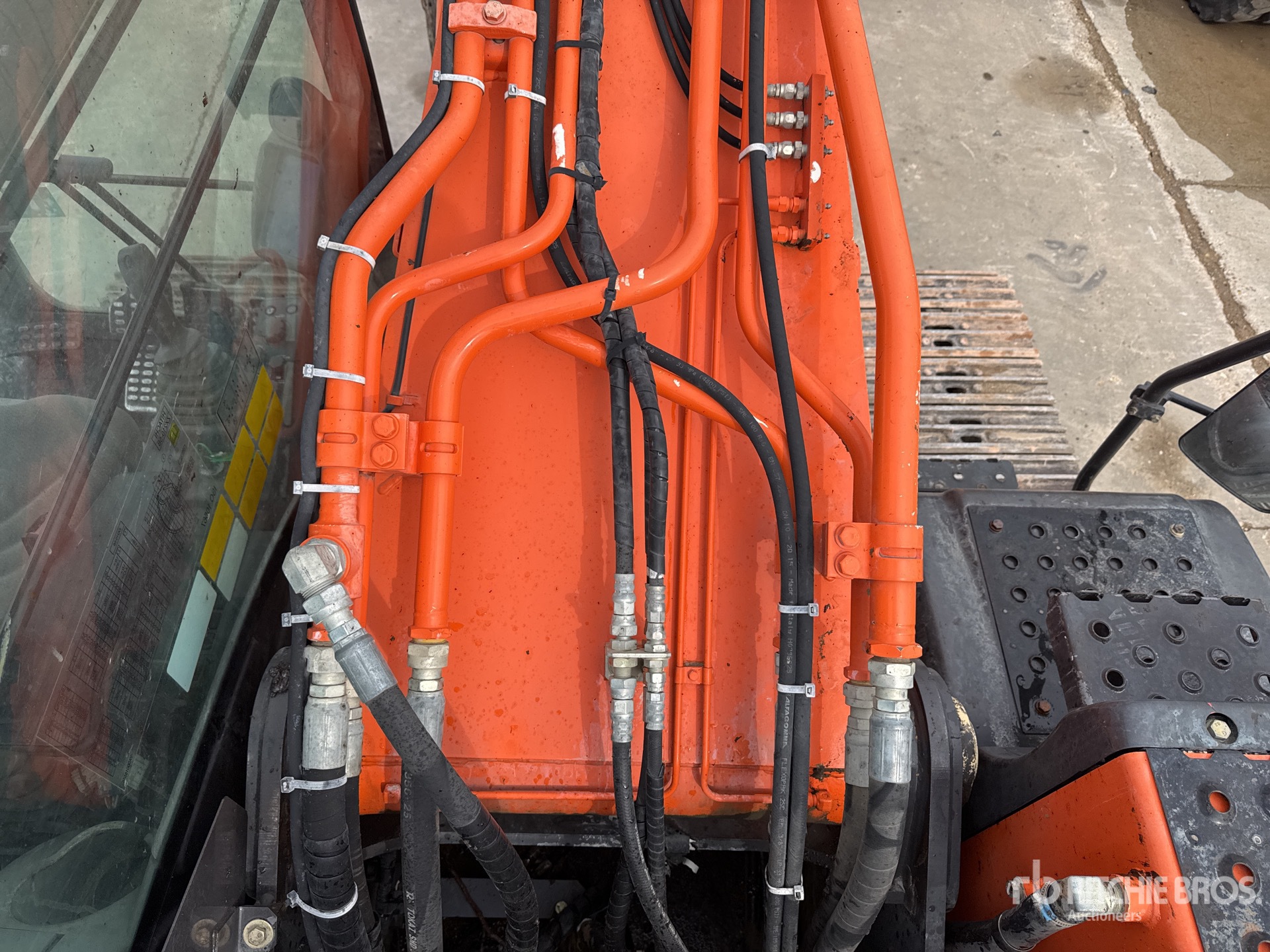 2015 Hitachi ZX210LC-5B