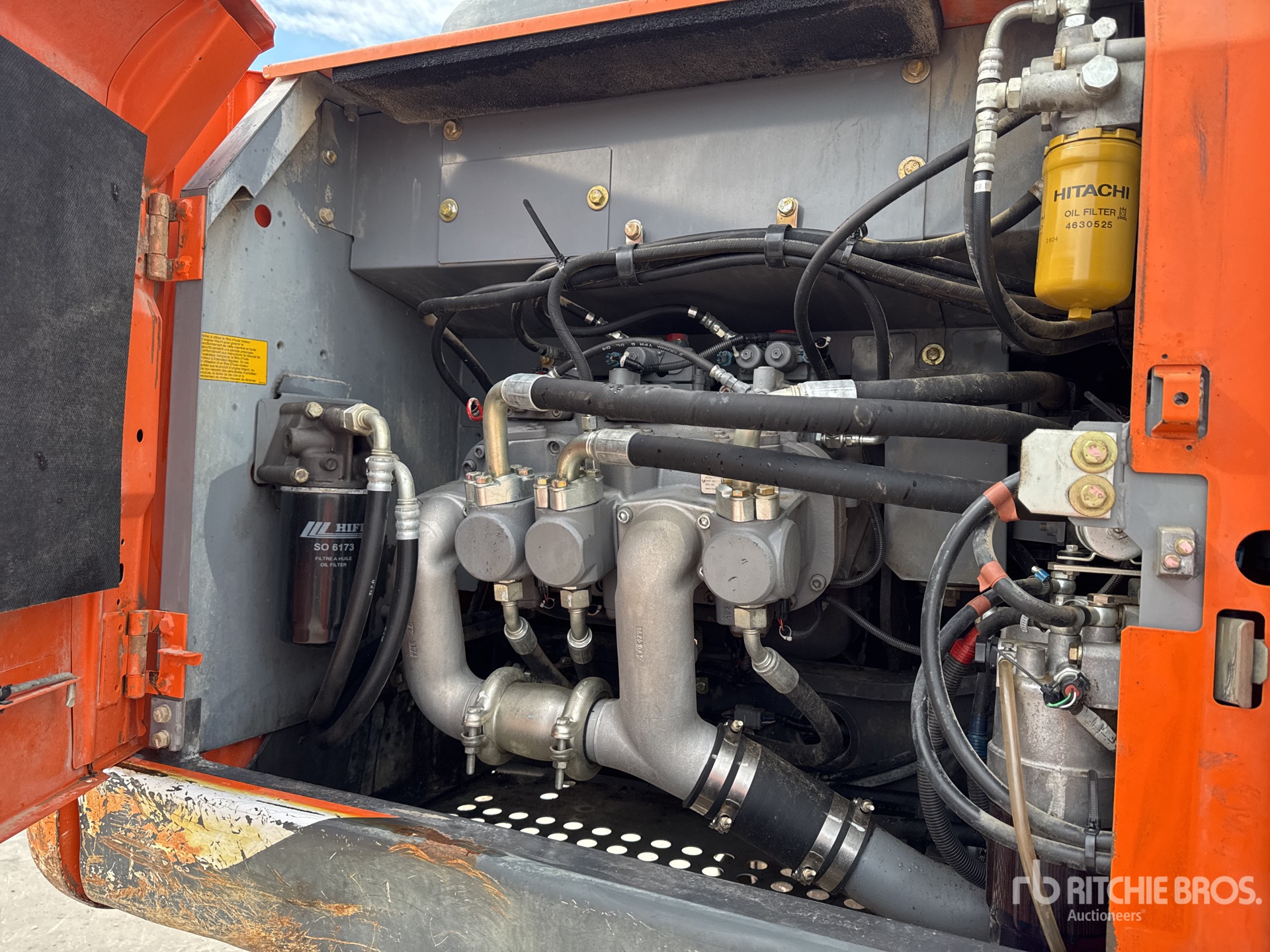 2015 Hitachi ZX210LC-5B