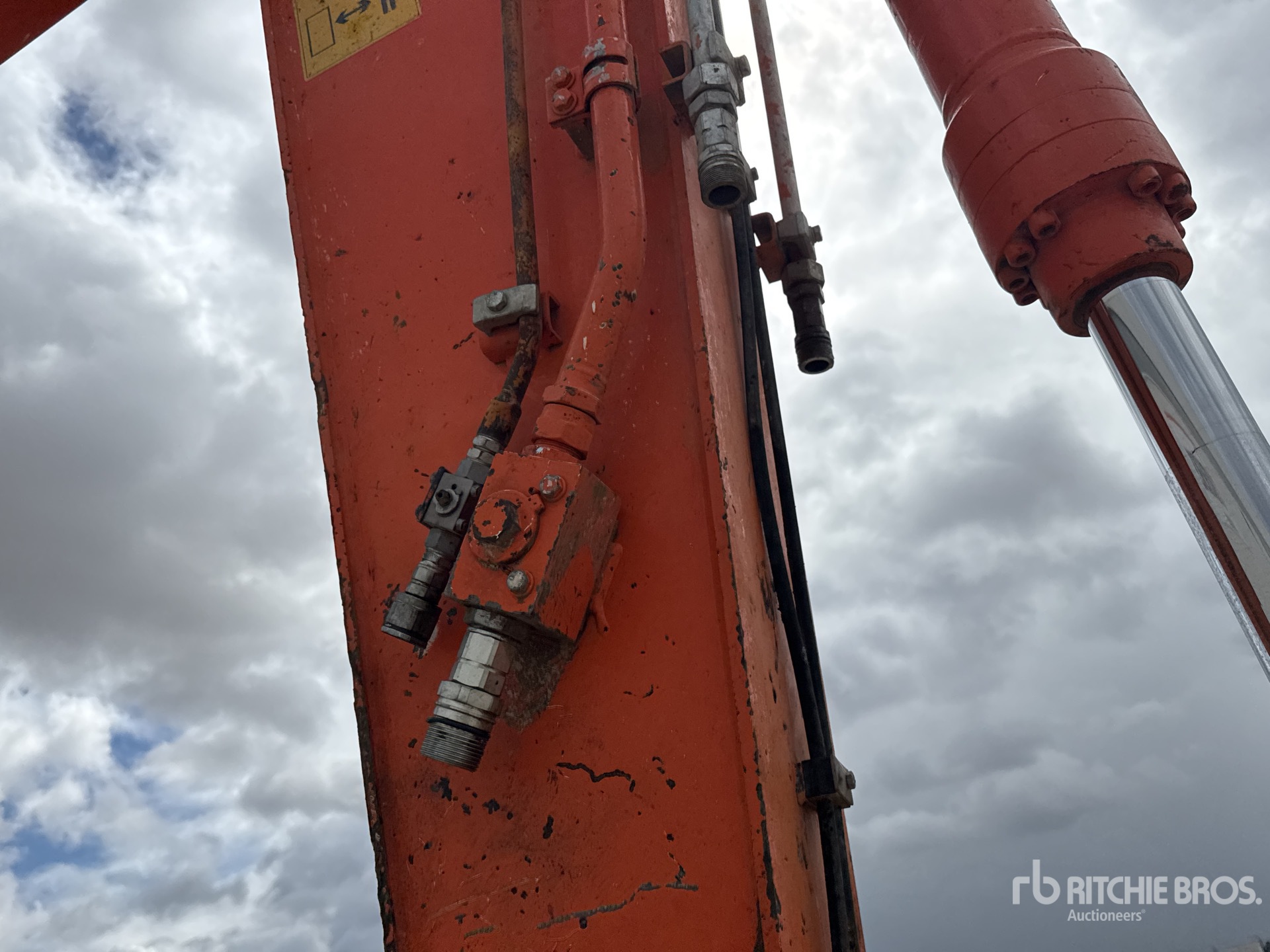 2015 Hitachi ZX210LC-5B