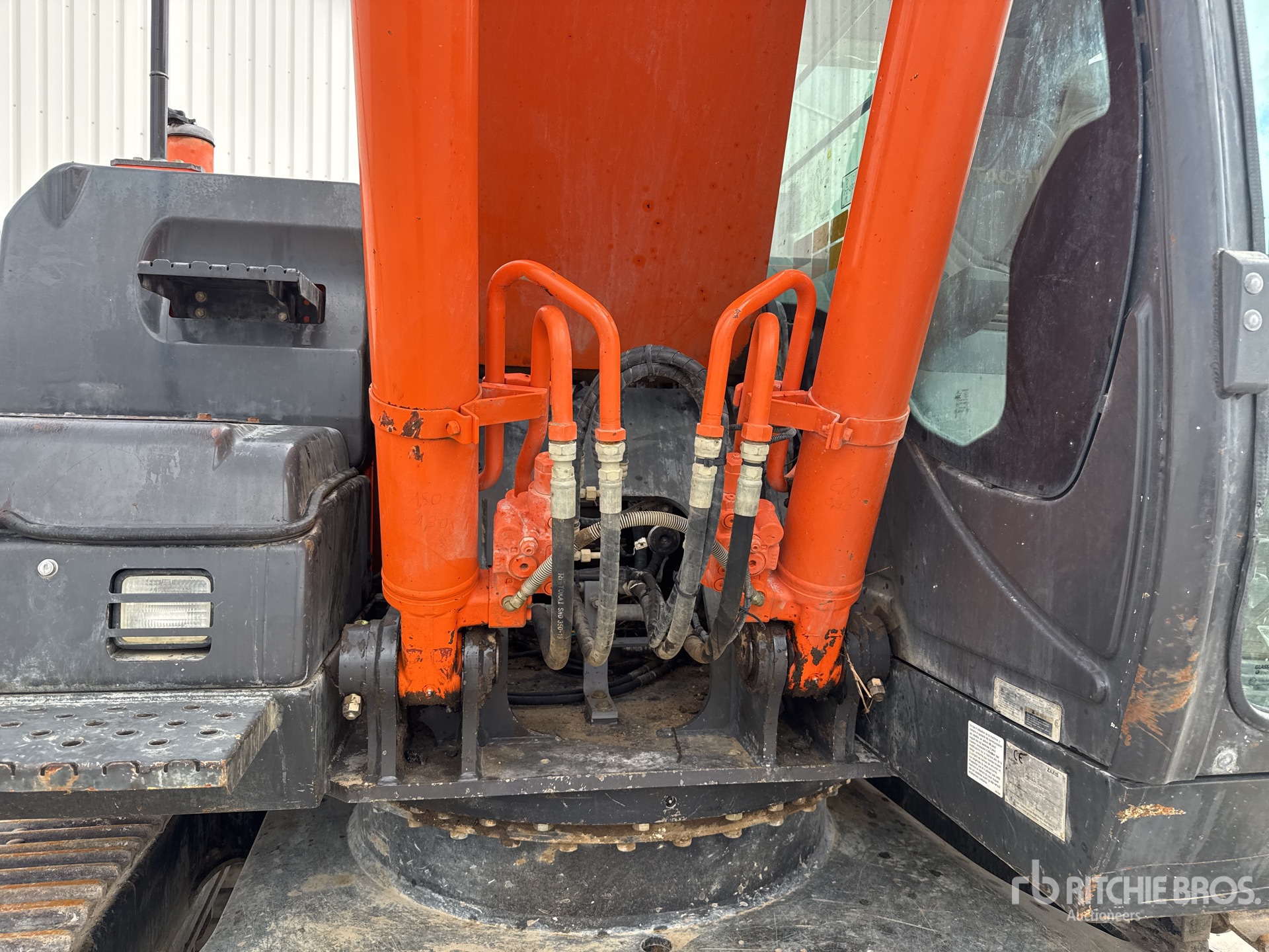 2015 Hitachi ZX210LC-5B