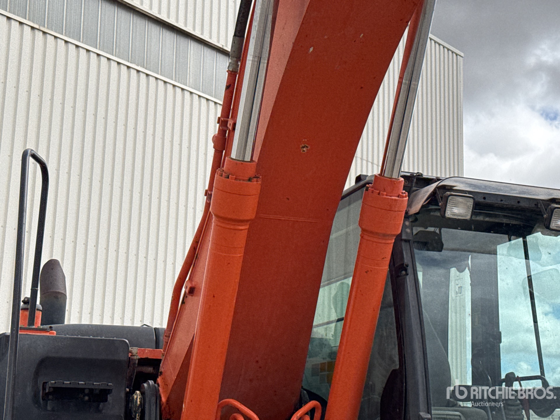 2015 Hitachi ZX210LC-5B