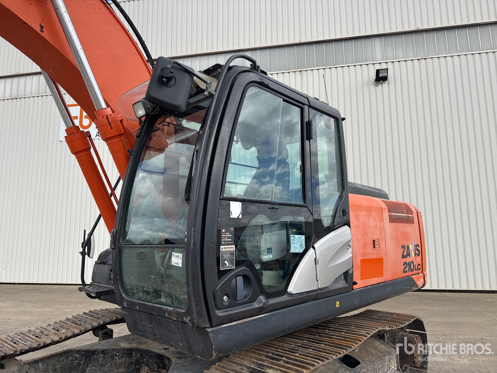 2015 Hitachi ZX210LC-5B