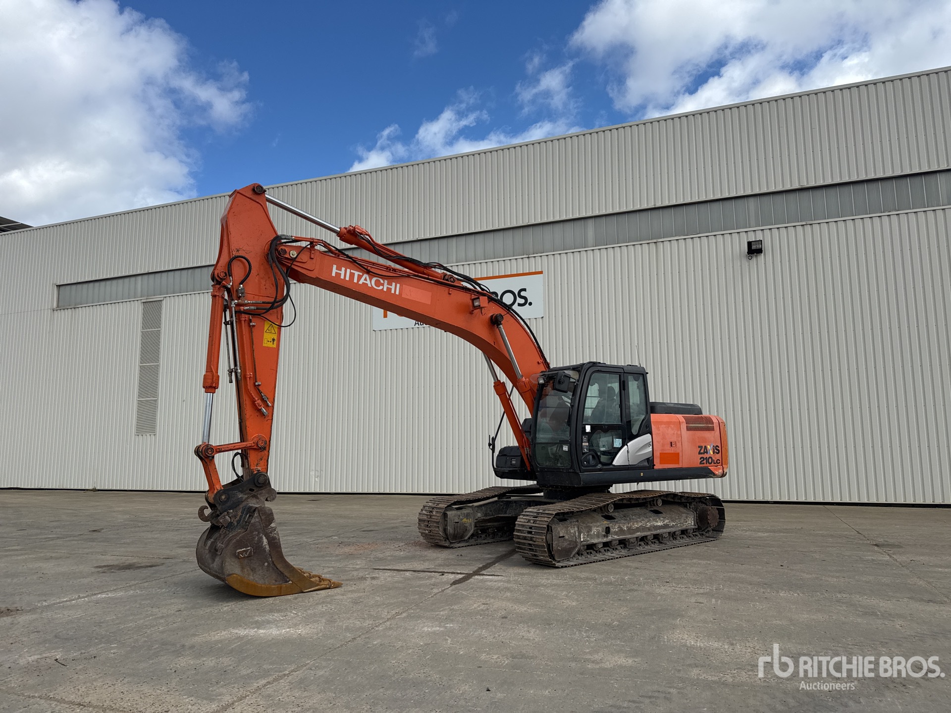 Photo of 2015 Hitachi ZX210LC-5B