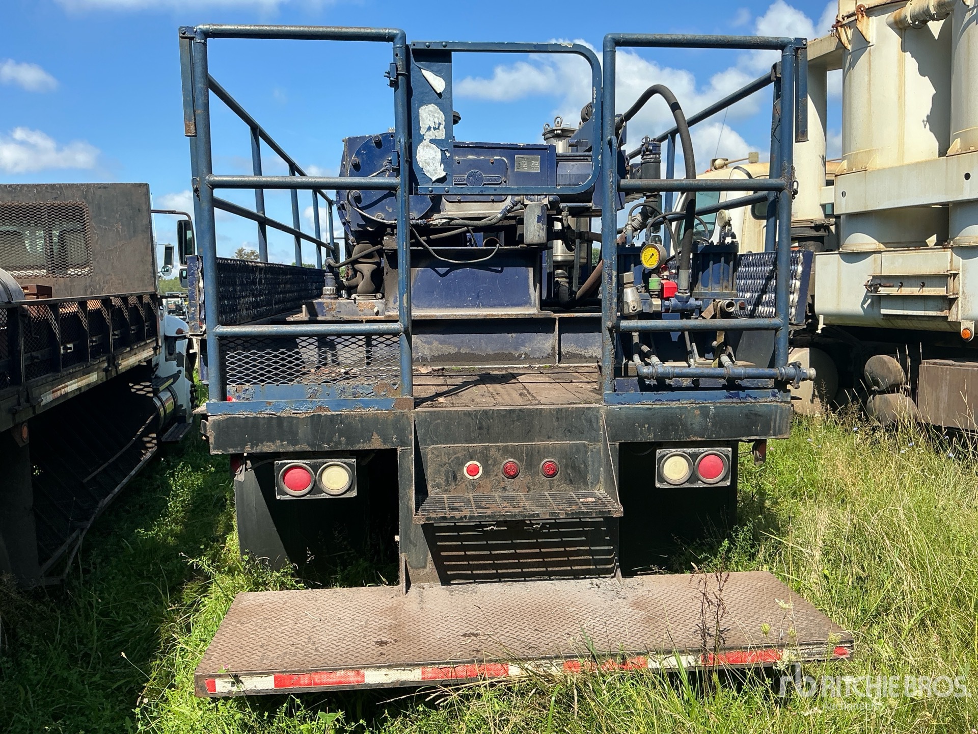 2005 Freightliner M2 106