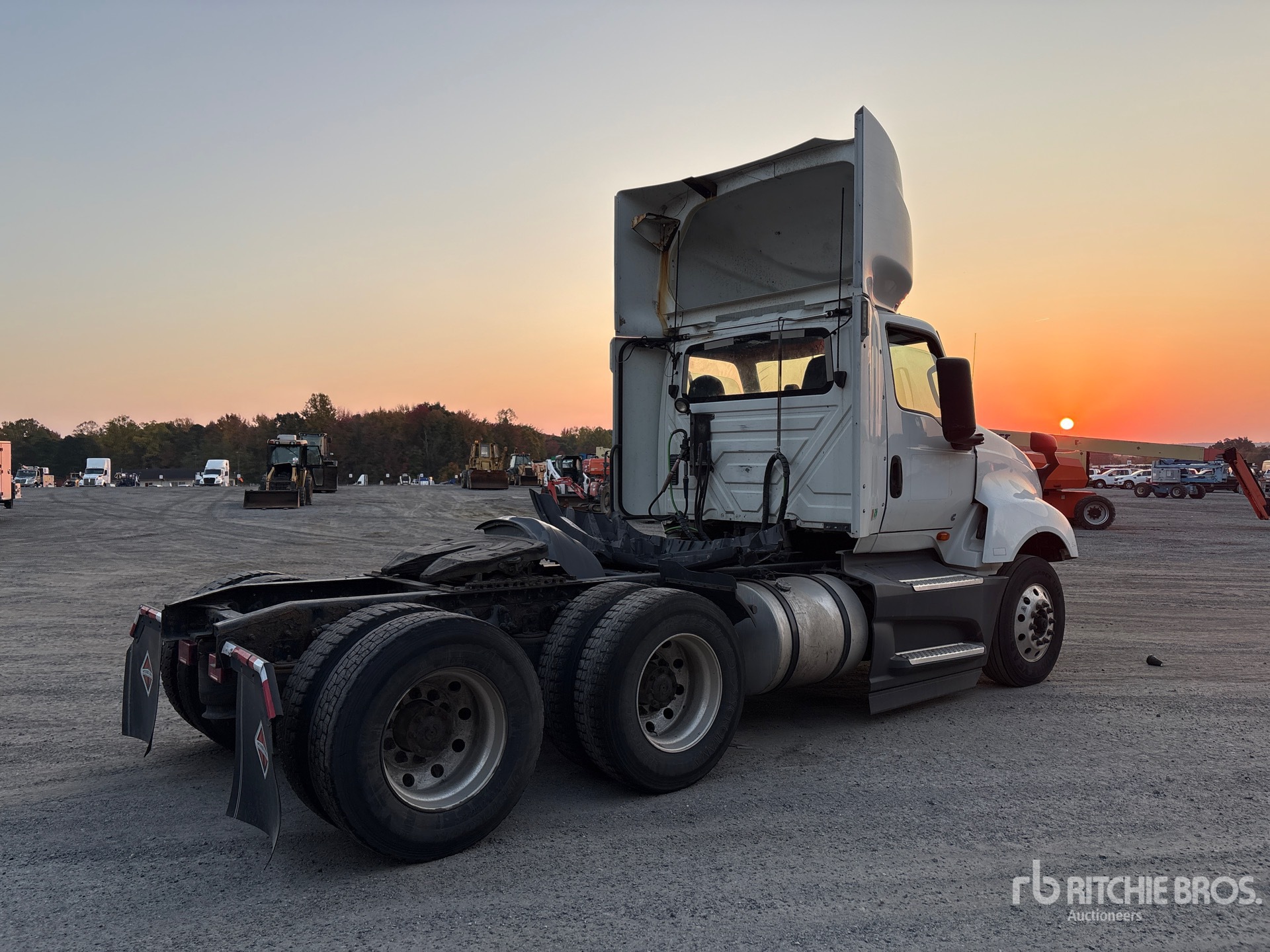 2018 International LT625