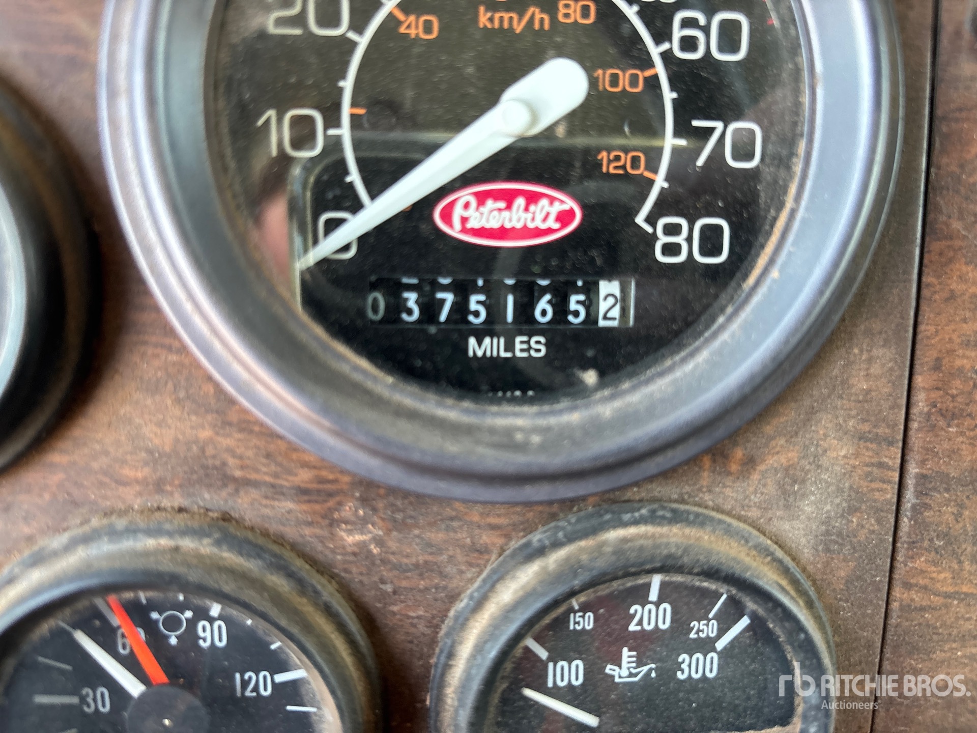 1997 Peterbilt 330