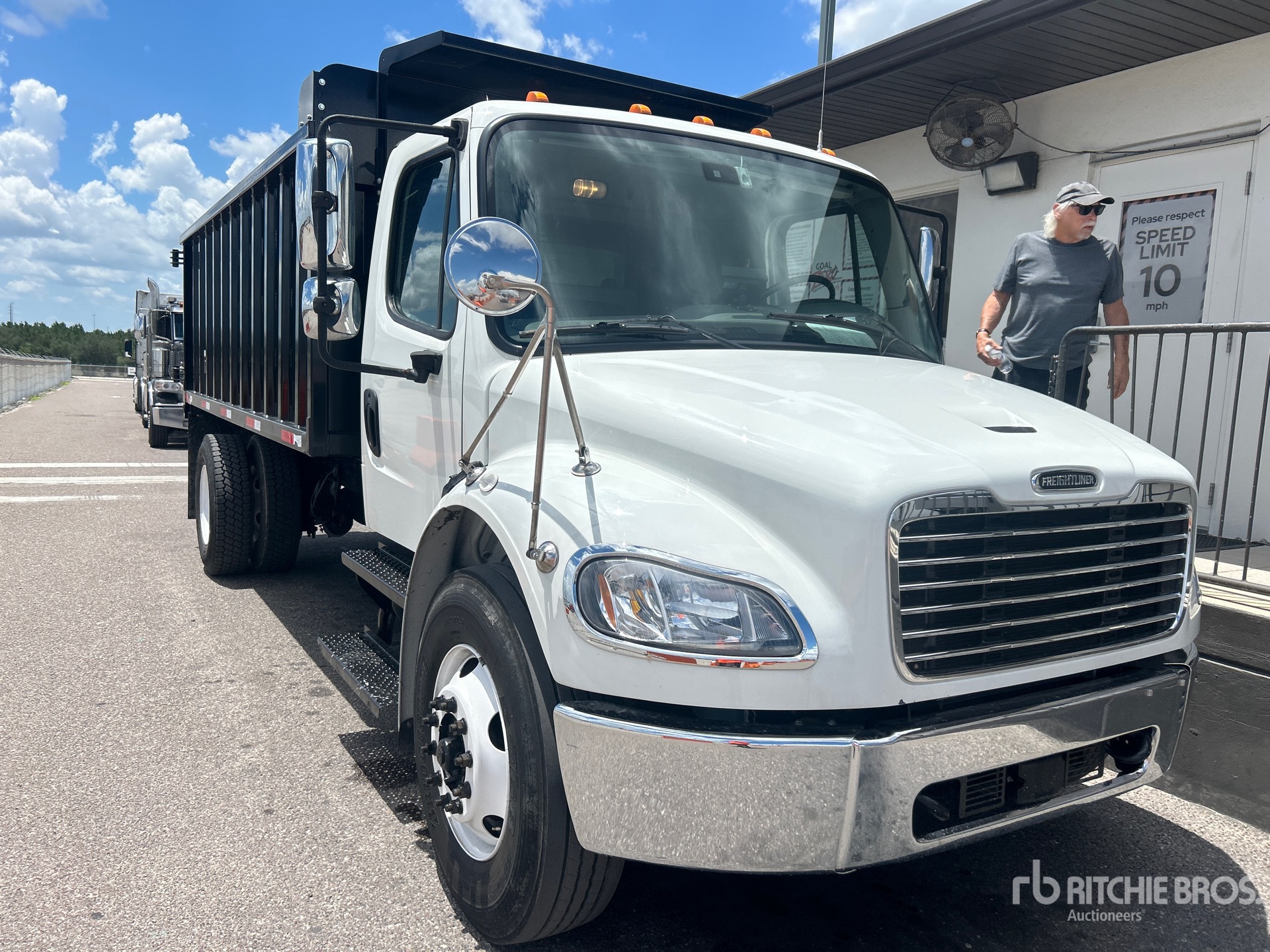 2021 Freightliner M2 106