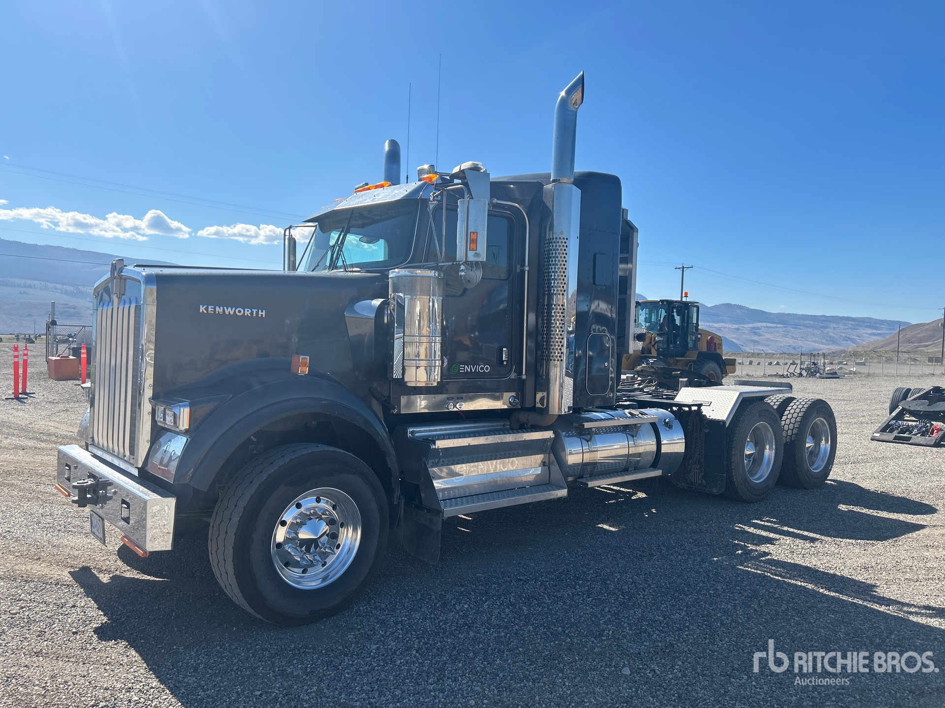 2025 Kenworth W900