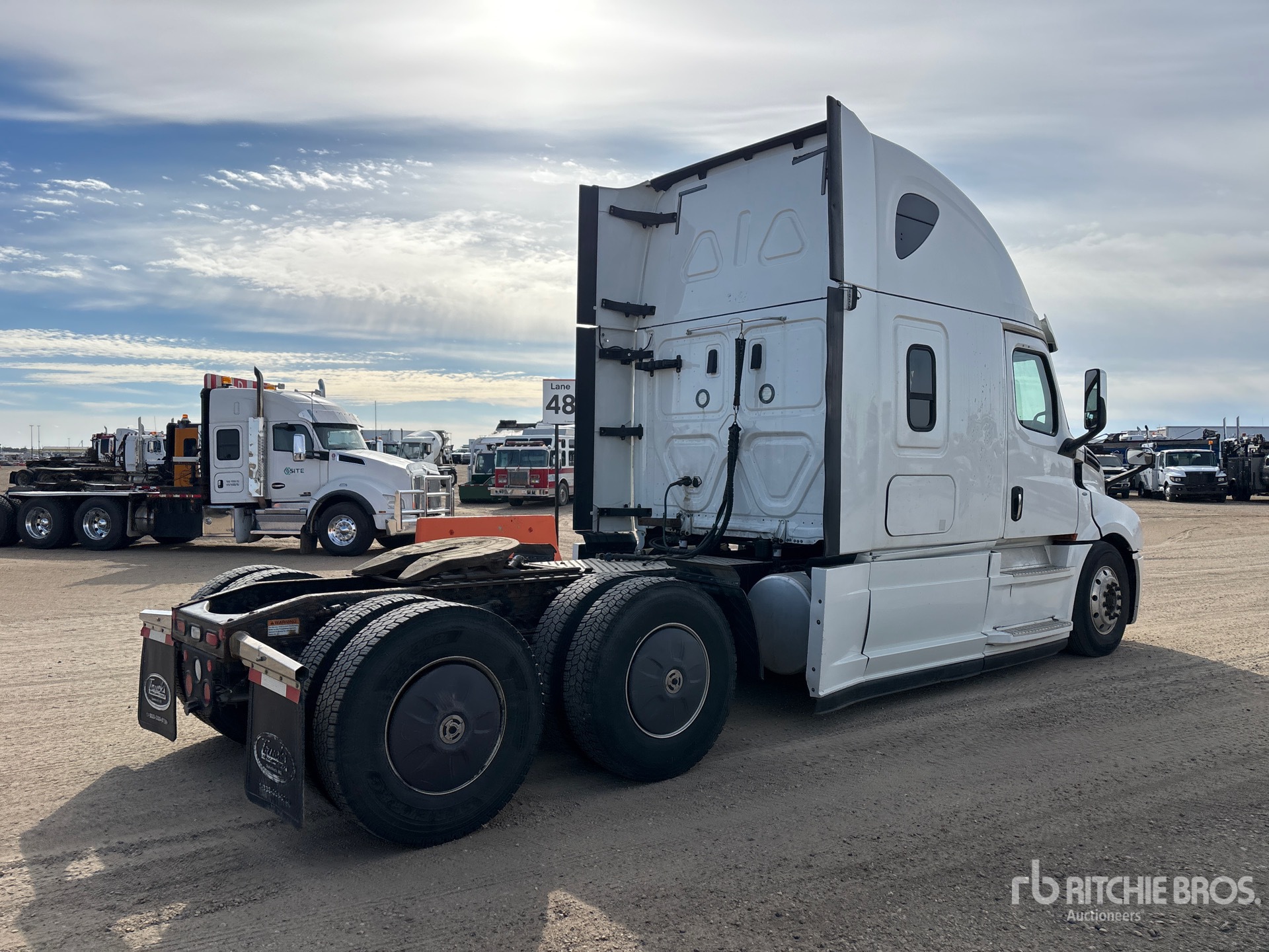 2019 Freightliner CASCADIA 126