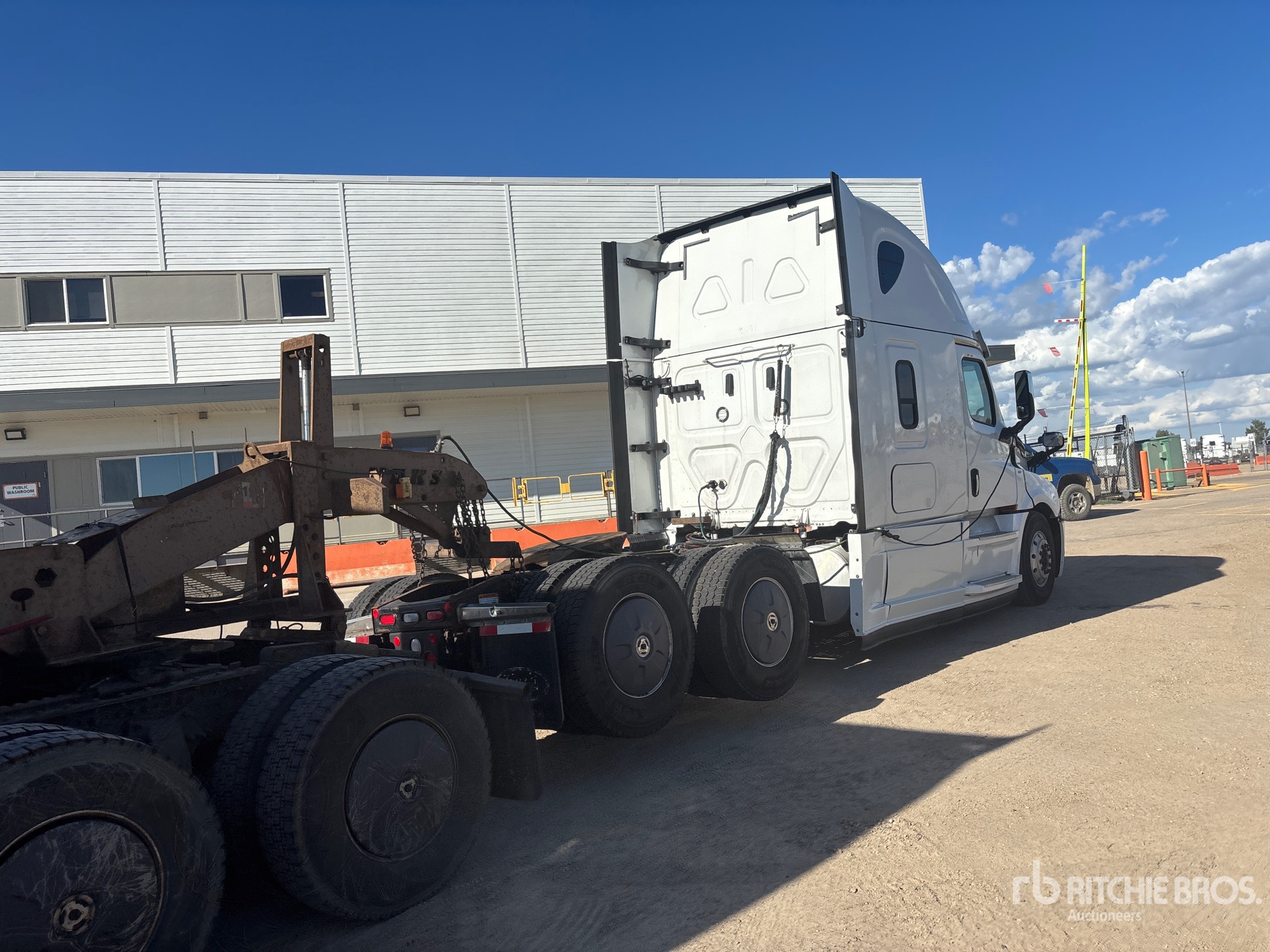 2019 Freightliner CASCADIA 126