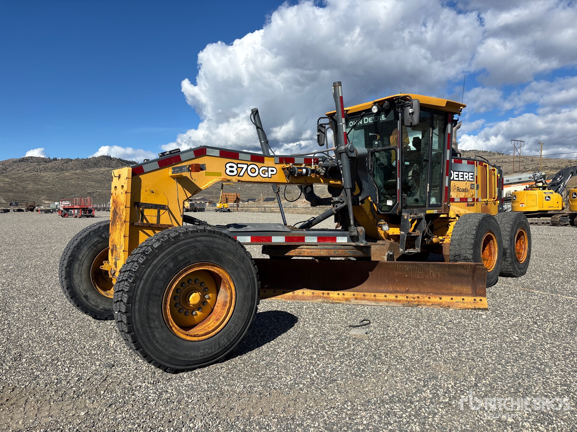 Photo of 2010 John Deere 870GP