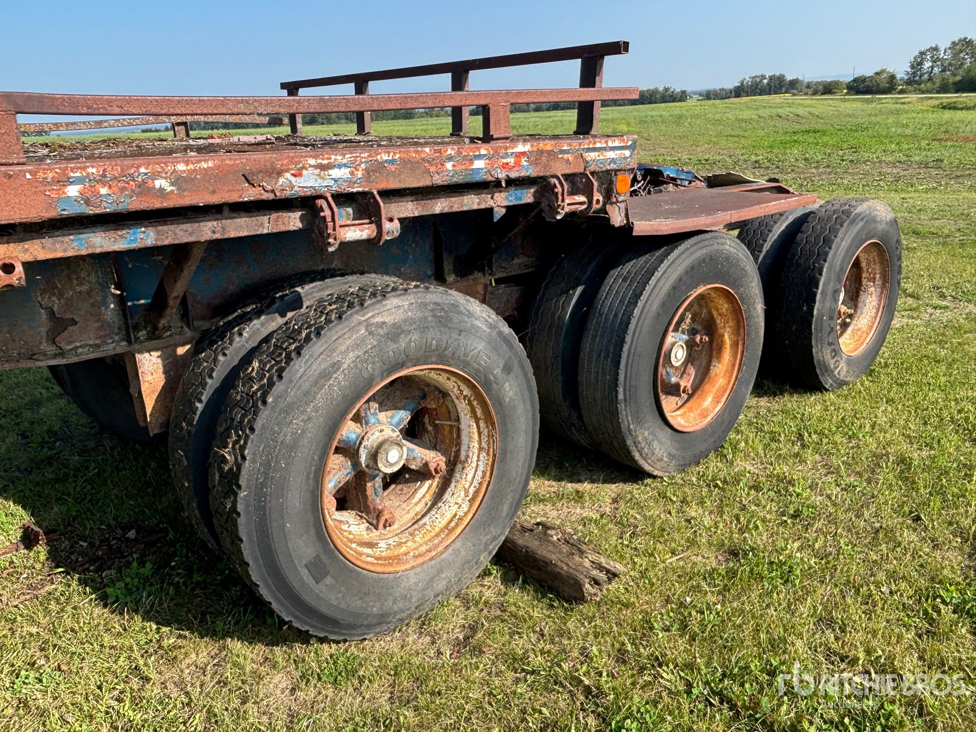 1993 Doepker 28 FT TRI/A SUPER B-TRAIN LEAD