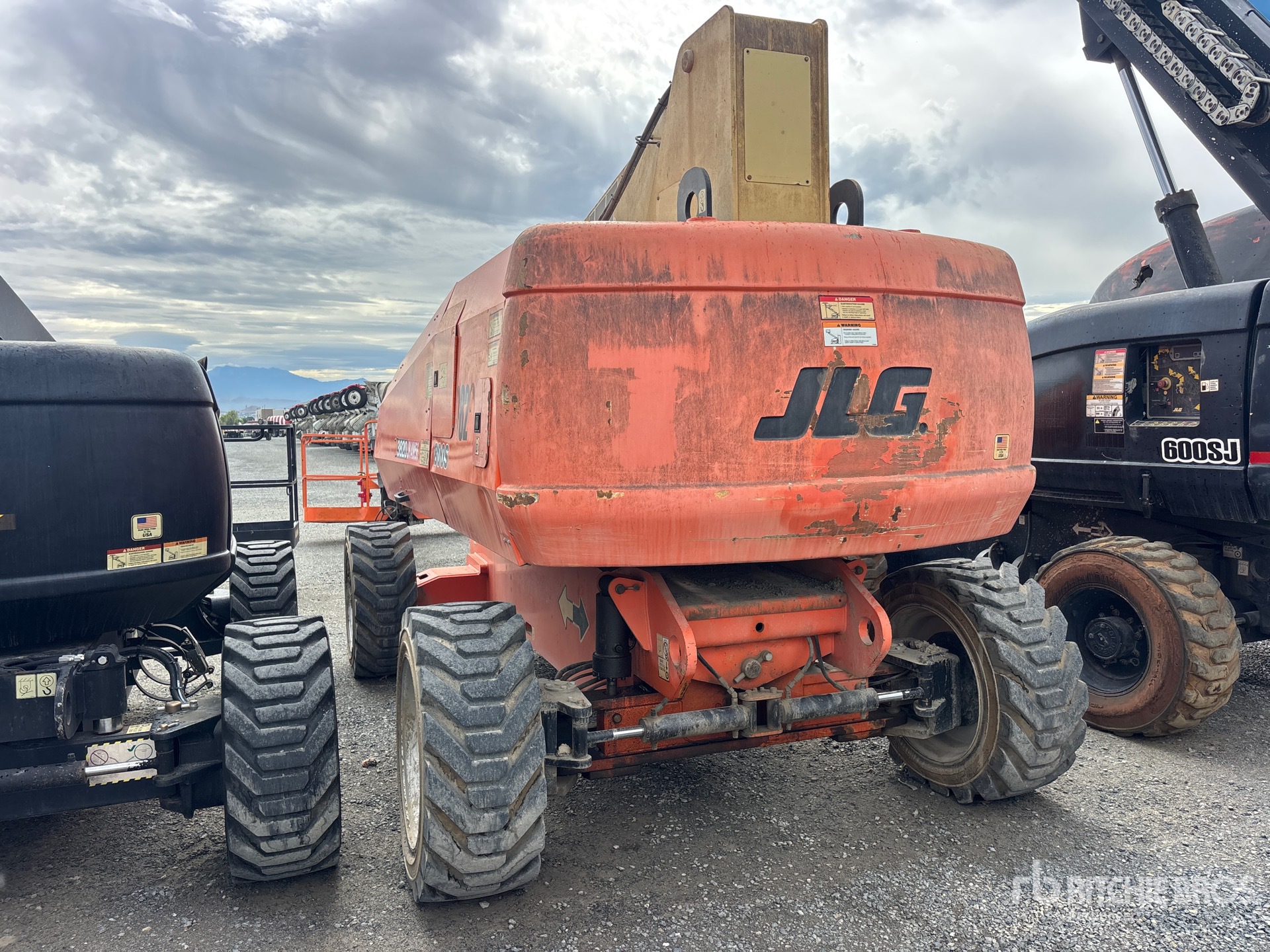 2012 JLG 800S
