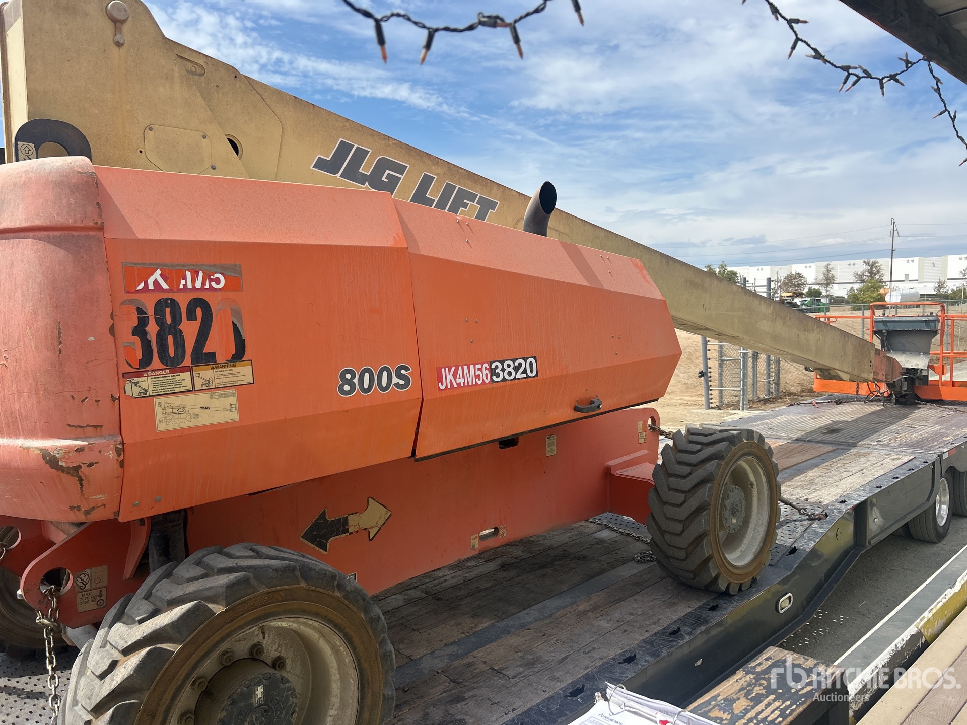 2012 JLG 800S