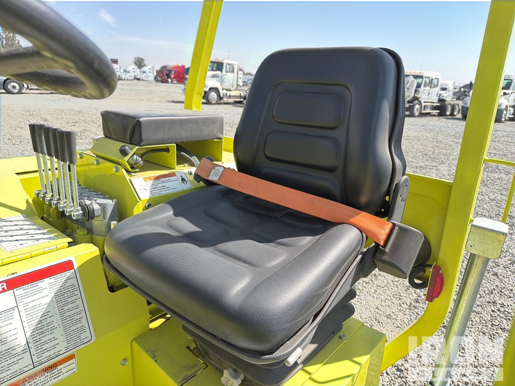 Control Station with Seats/Armrests