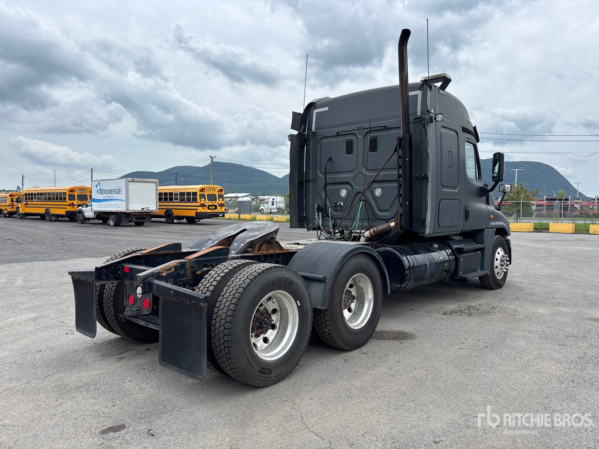 2015 Freightliner CASCADIA 125