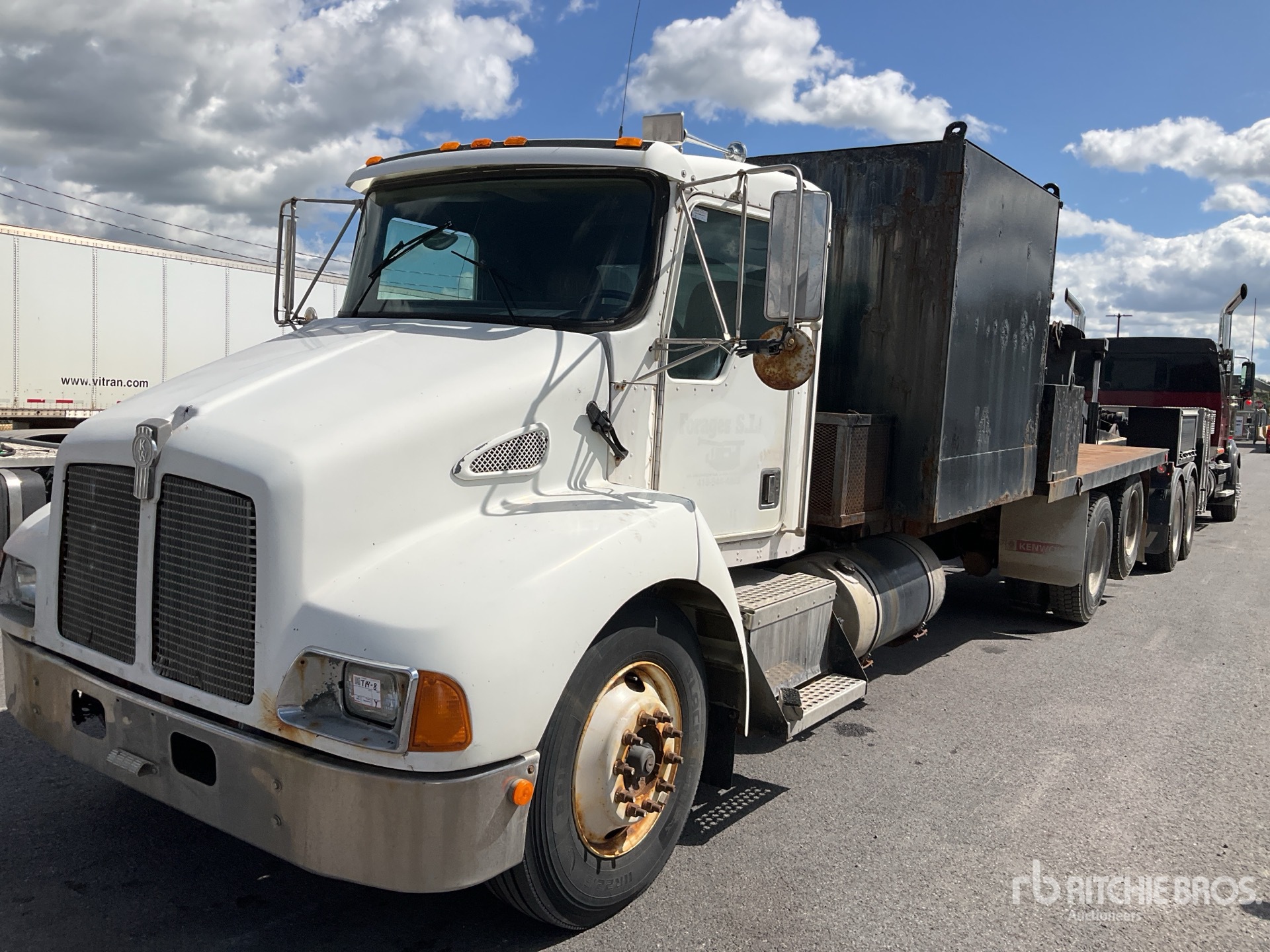 1999 Kenworth T300