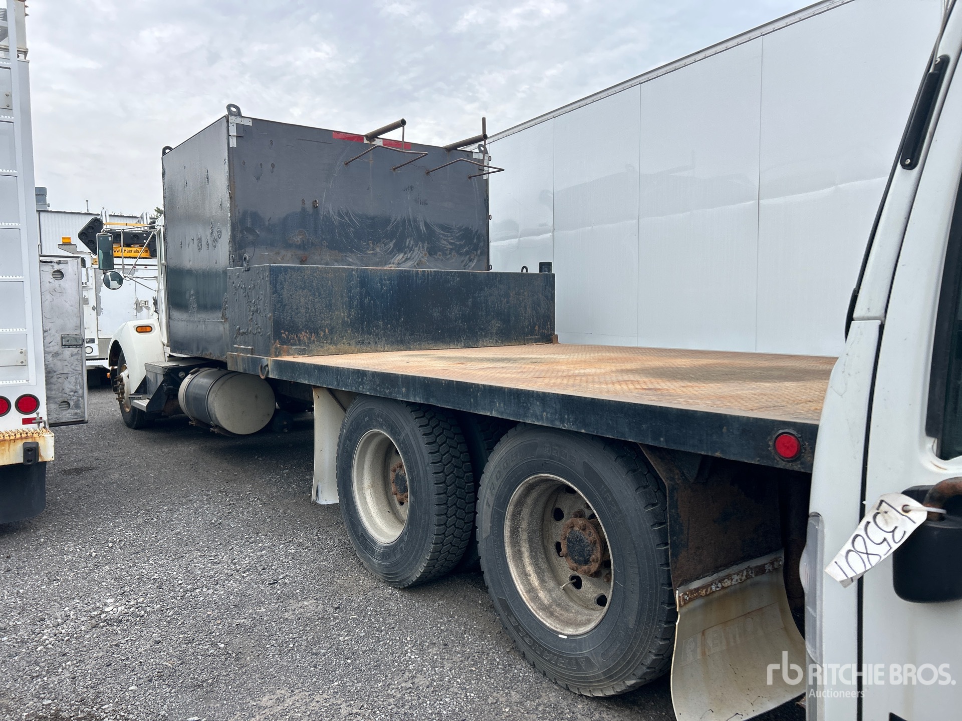 1999 Kenworth T300
