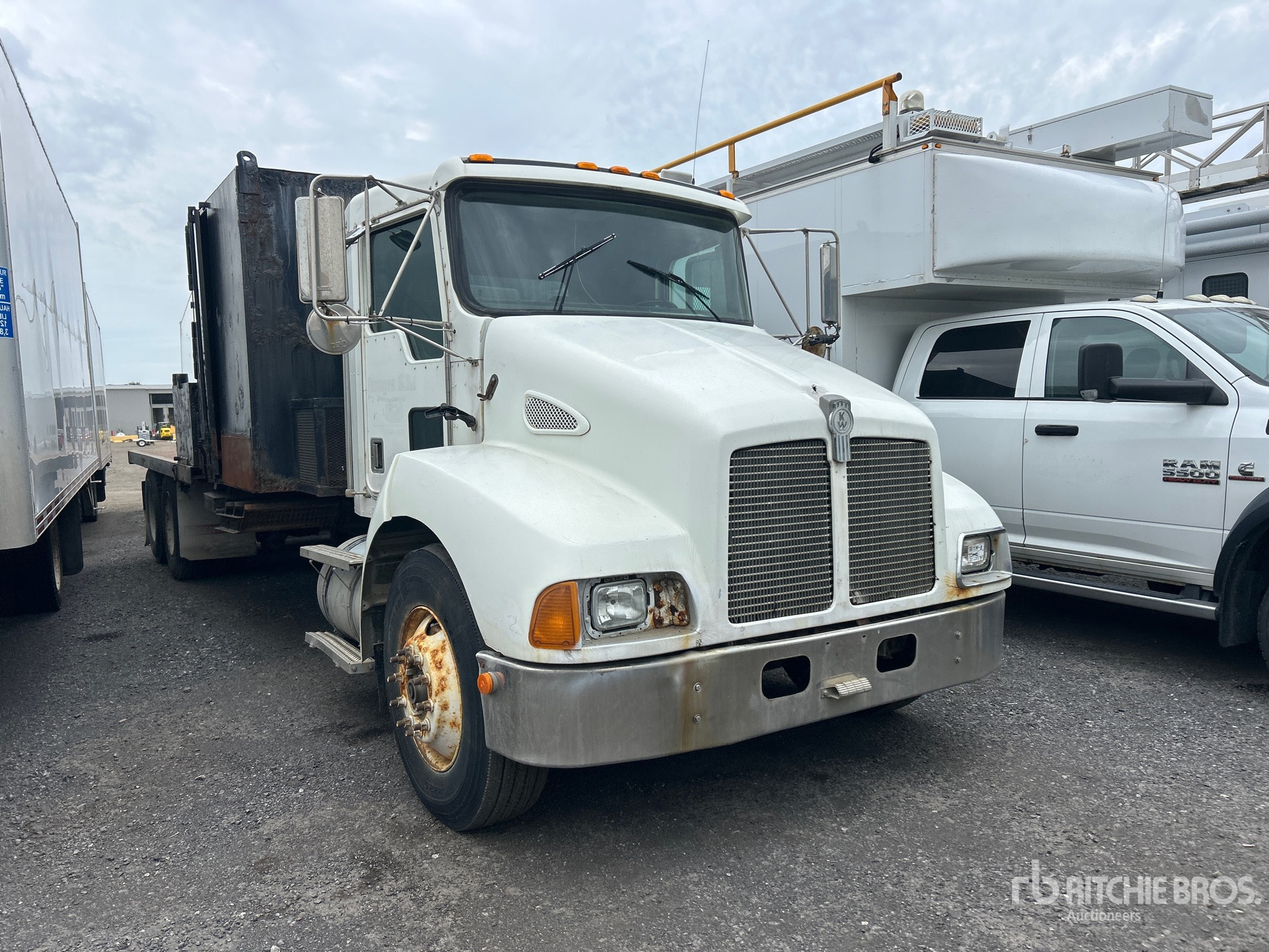 1999 Kenworth T300