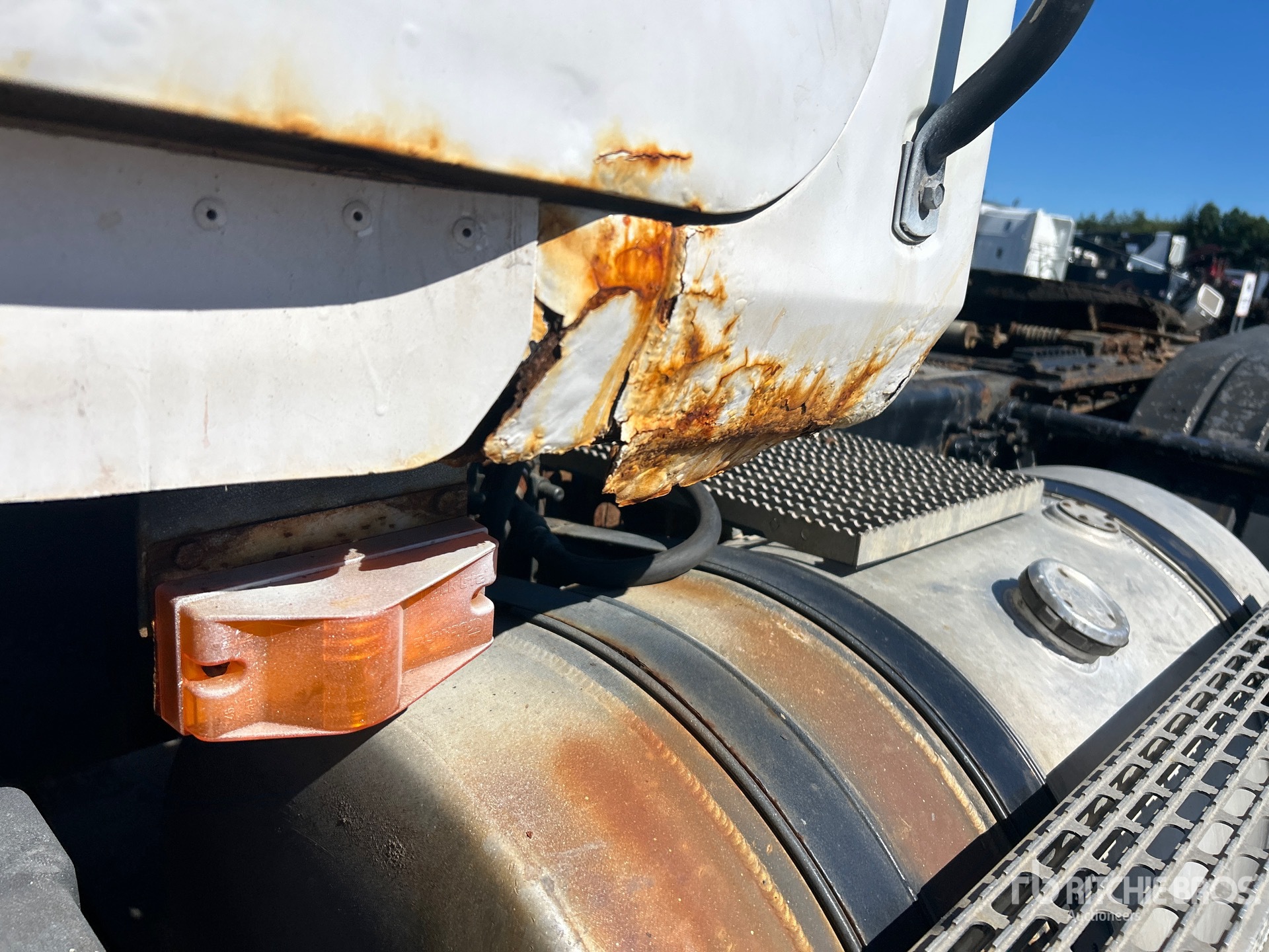 2005 Mack CX613