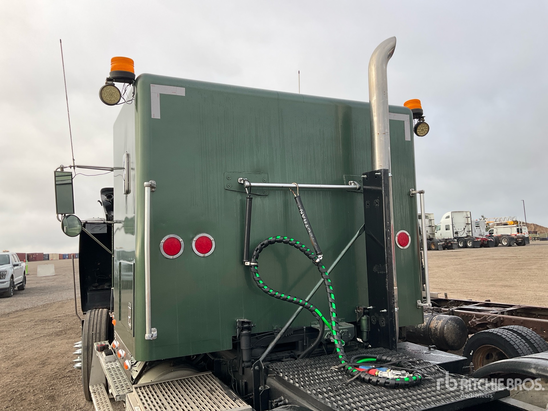 2000 Freightliner FLD 120