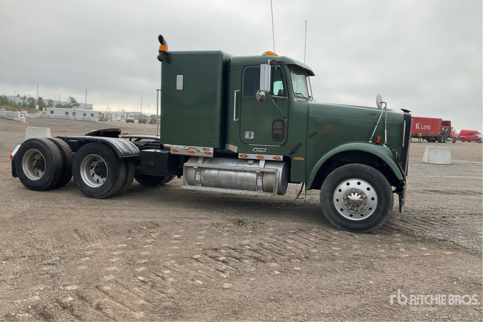 2000 Freightliner FLD 120
