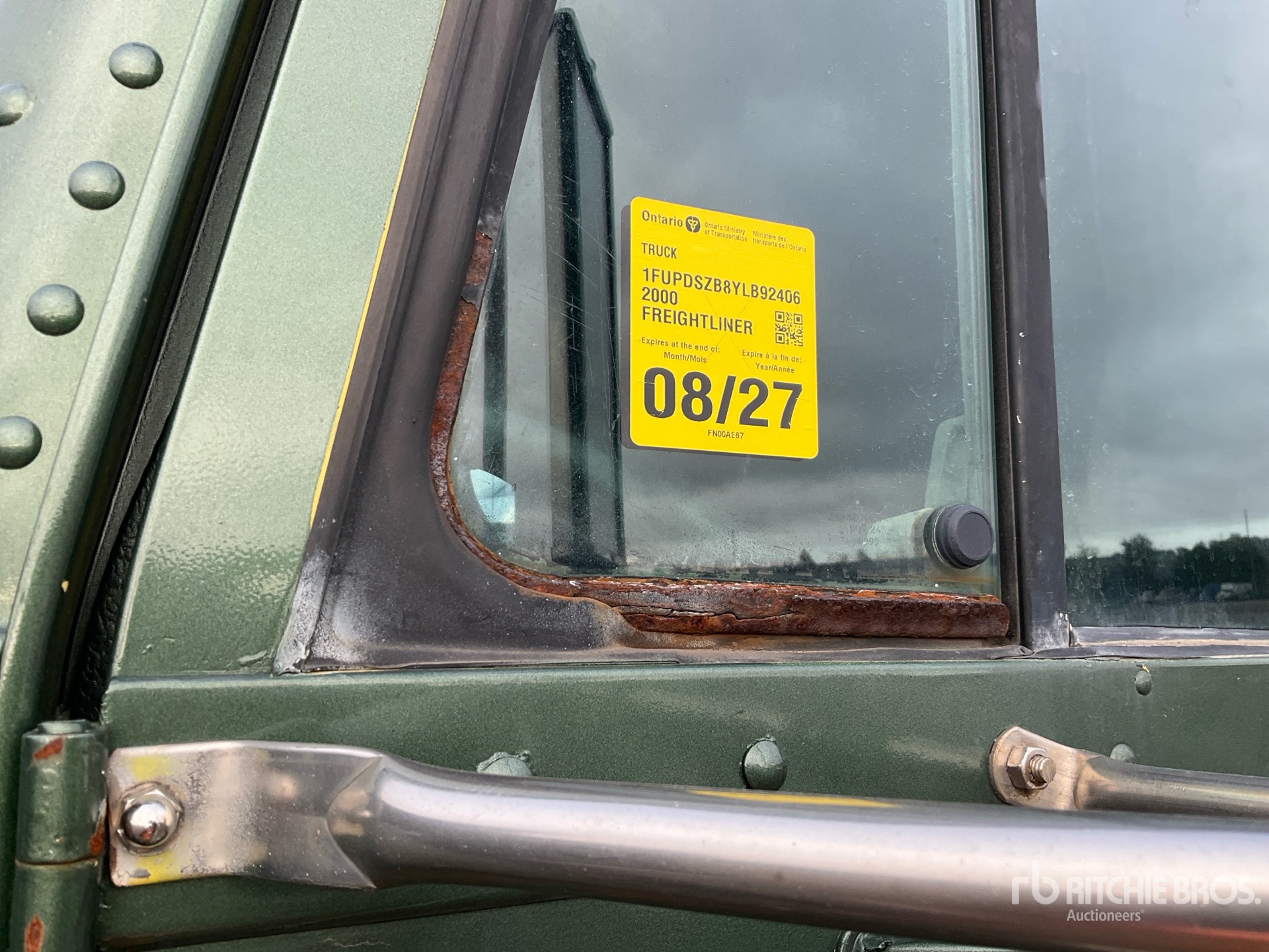 2000 Freightliner FLD 120
