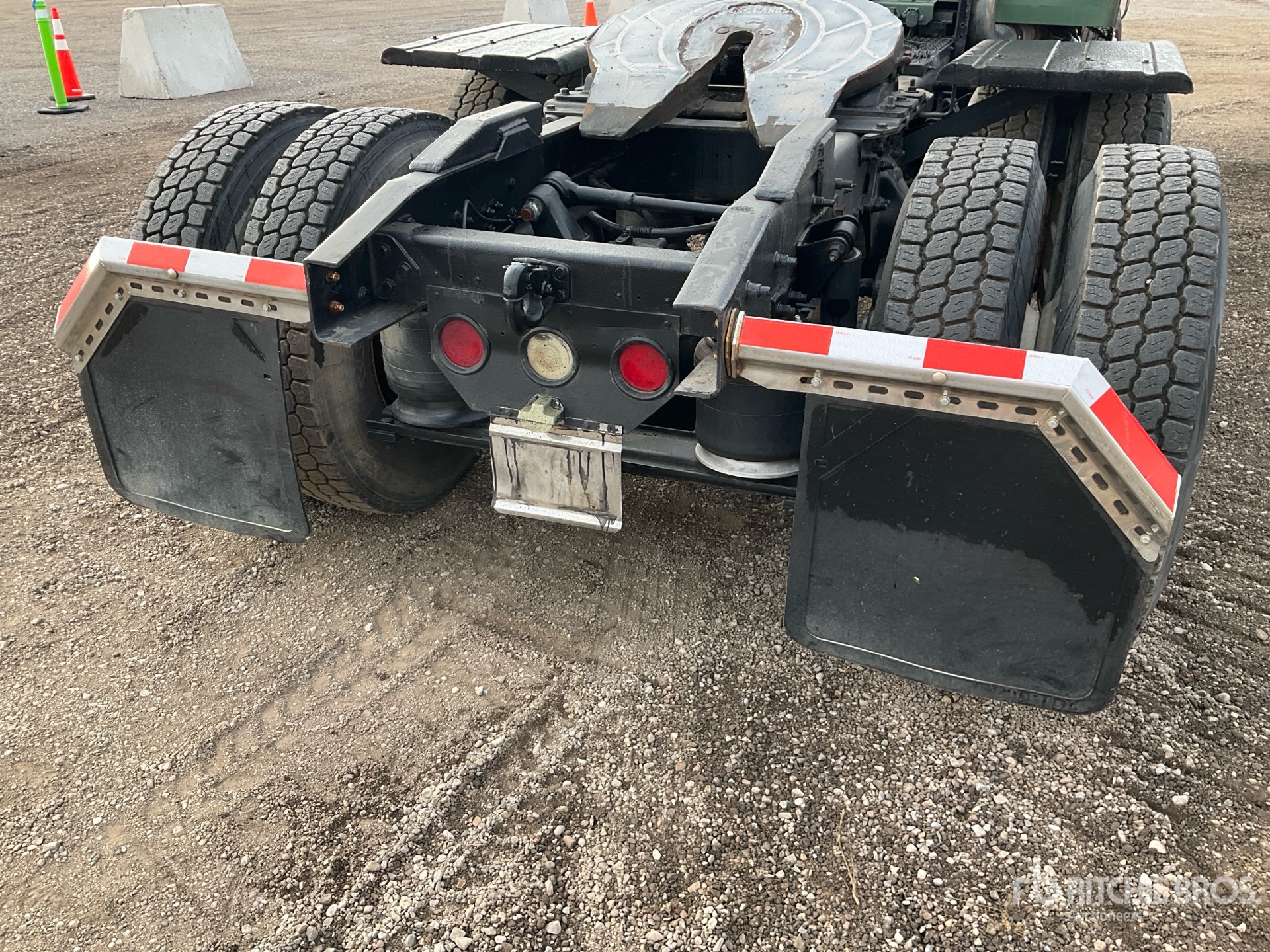 2000 Freightliner FLD 120