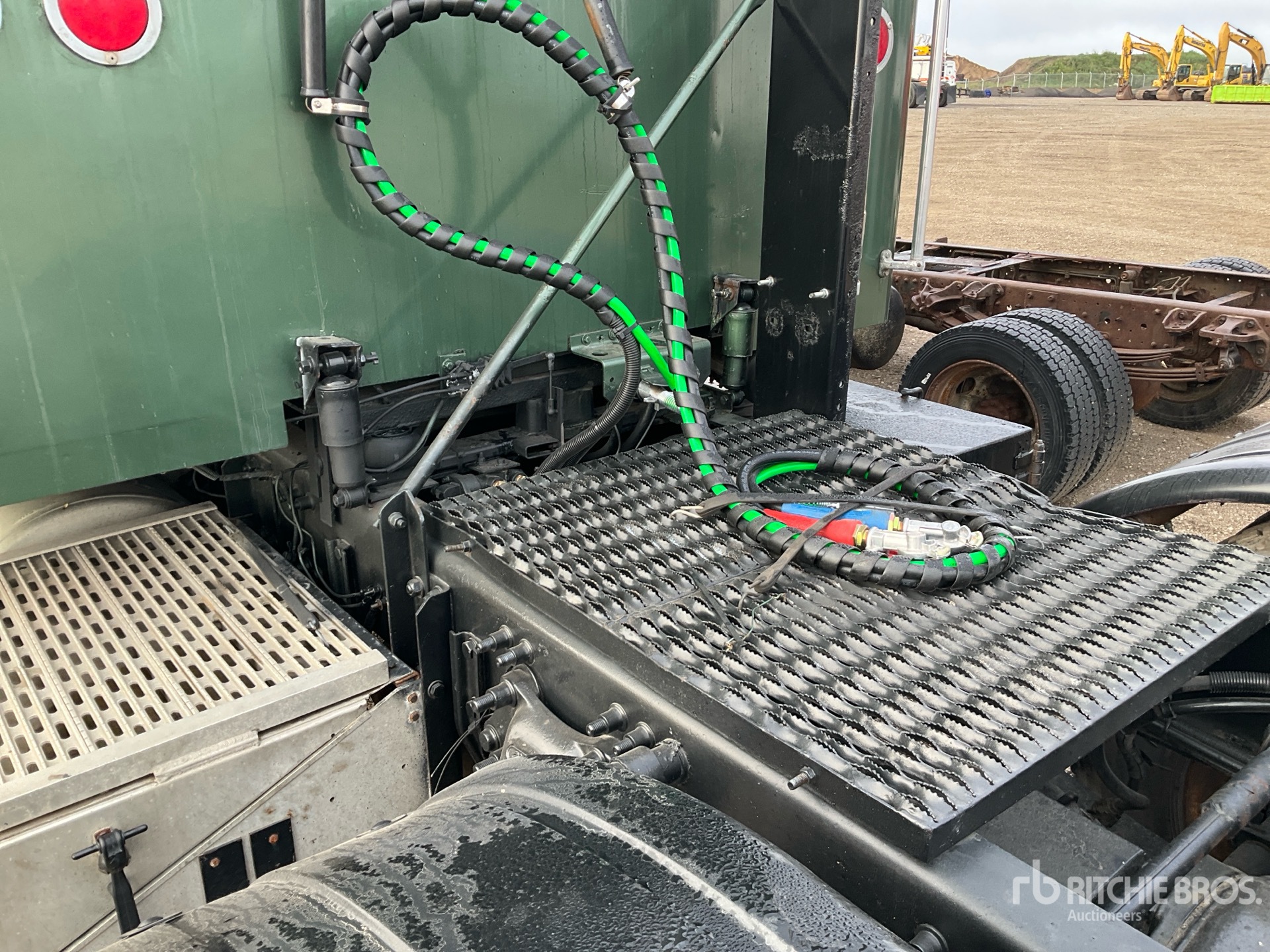 2000 Freightliner FLD 120