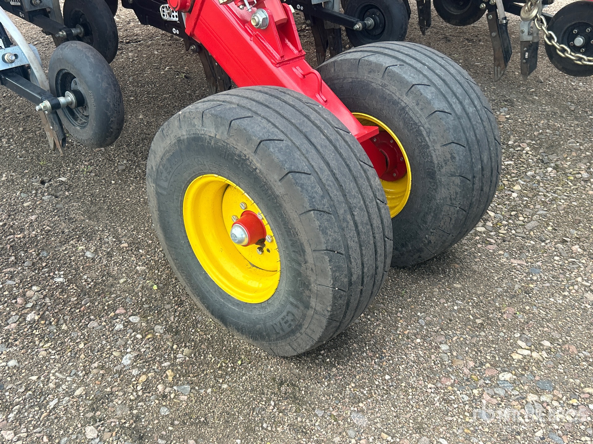 2025 Bourgault 3335 QDA