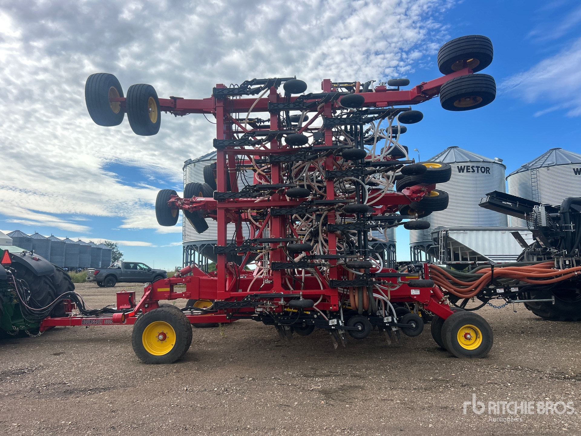 2025 Bourgault 3335 QDA